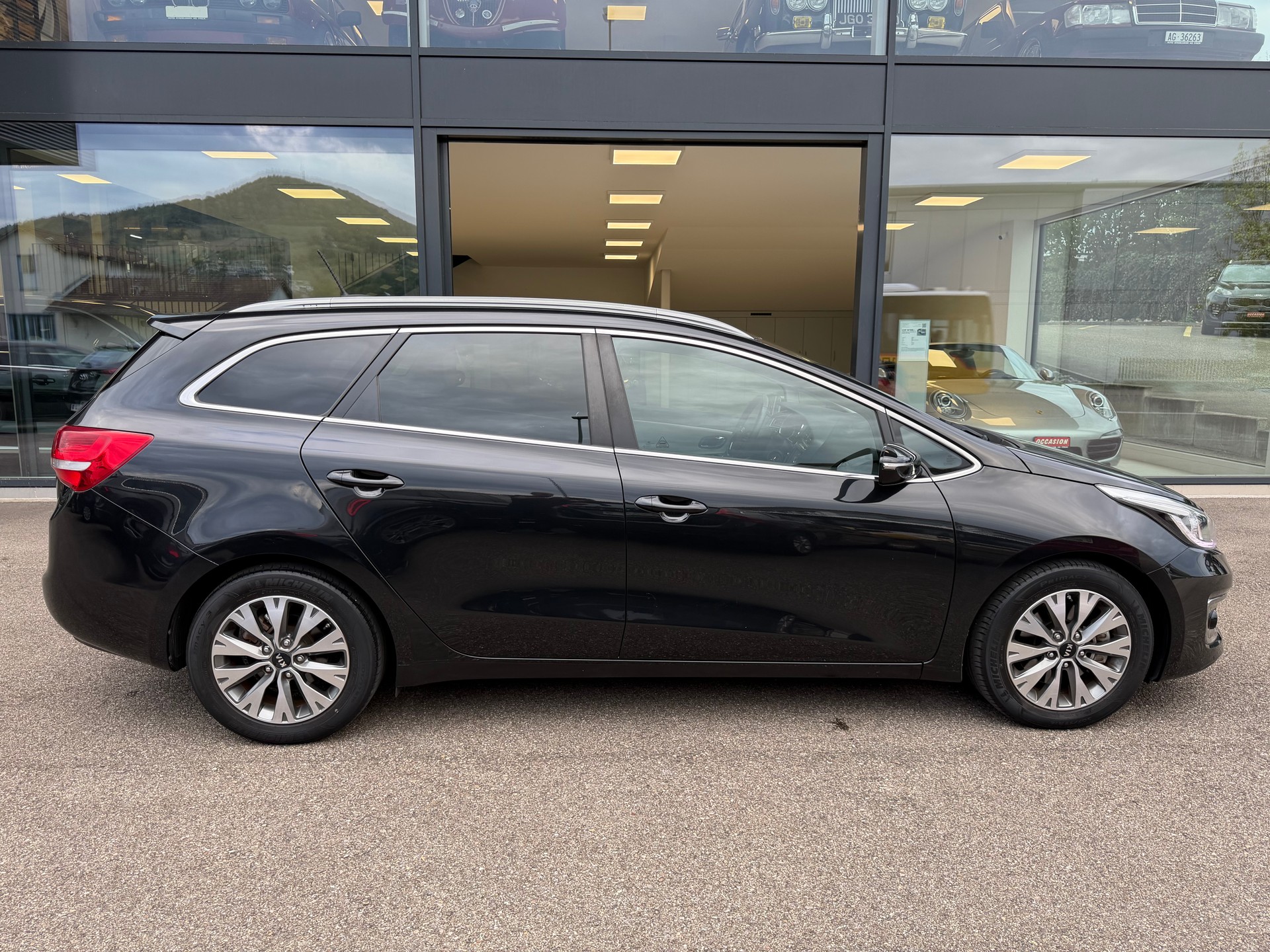 KIA Cee'd Sportswagon 1.6 GDi Swiss Eco Edition-image-2