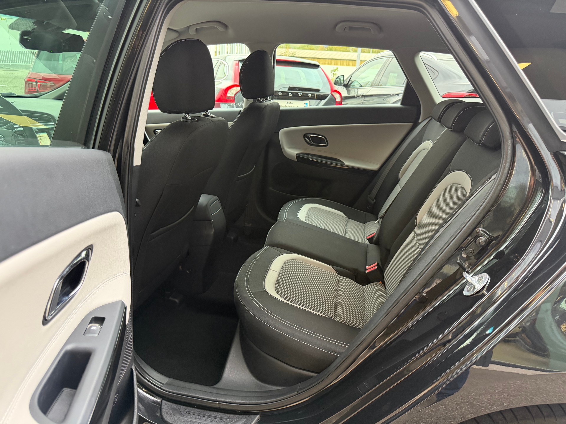 KIA Cee'd Sportswagon 1.6 GDi Swiss Eco Edition-image-18