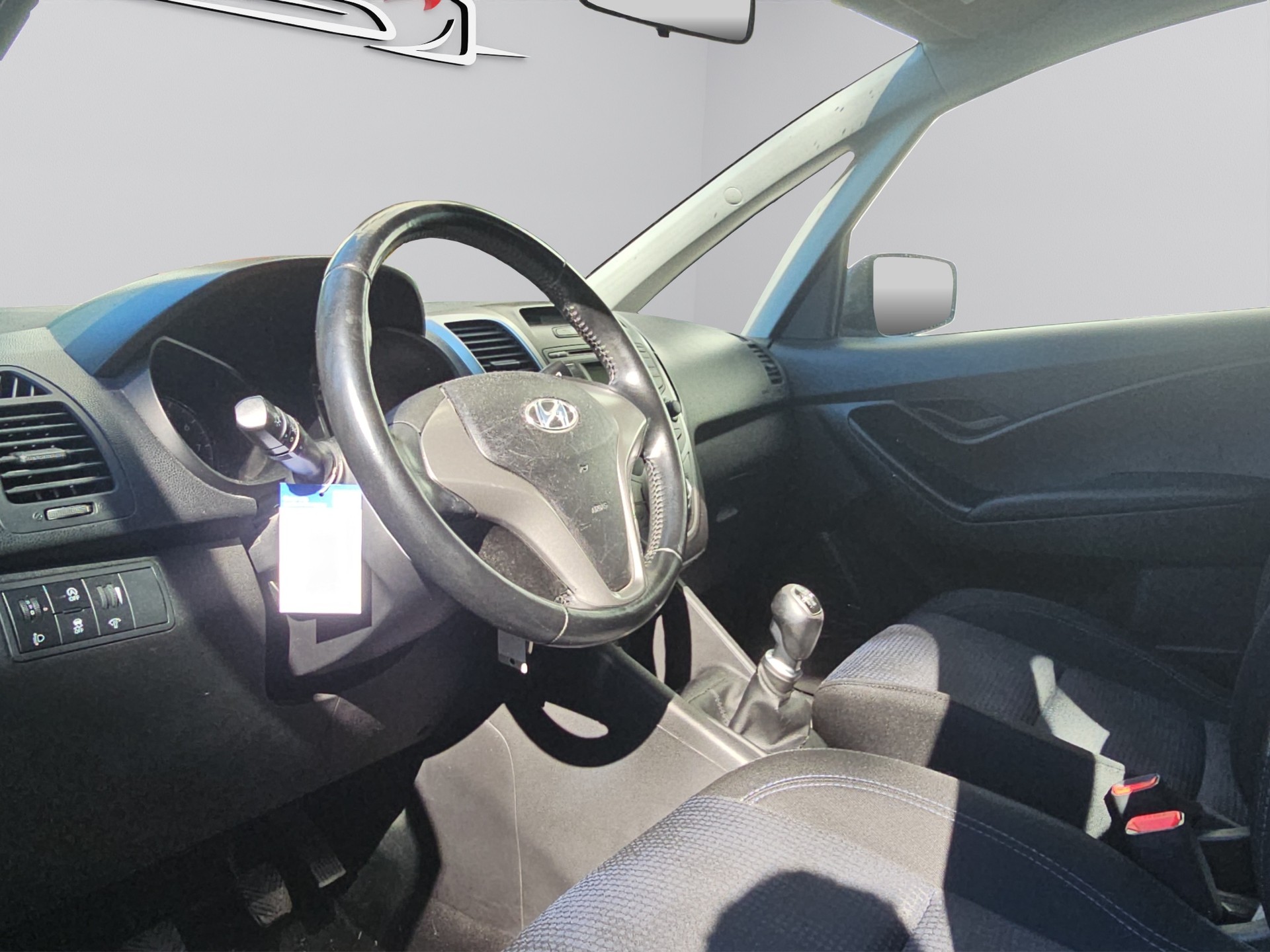 HYUNDAI iX20 1.4 Comfort-image-9