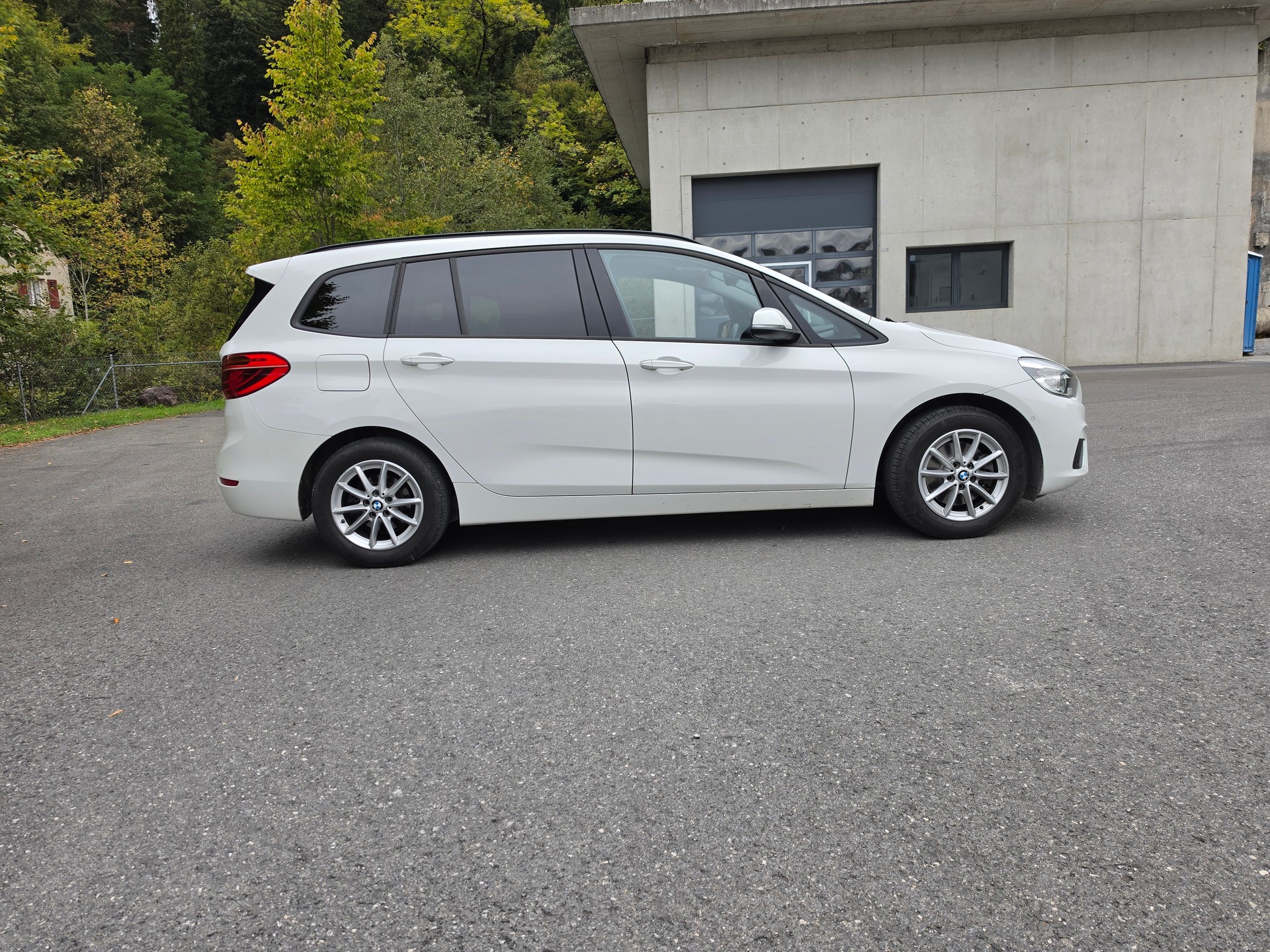 BMW 218d Gran Tourer Steptronic-image-9