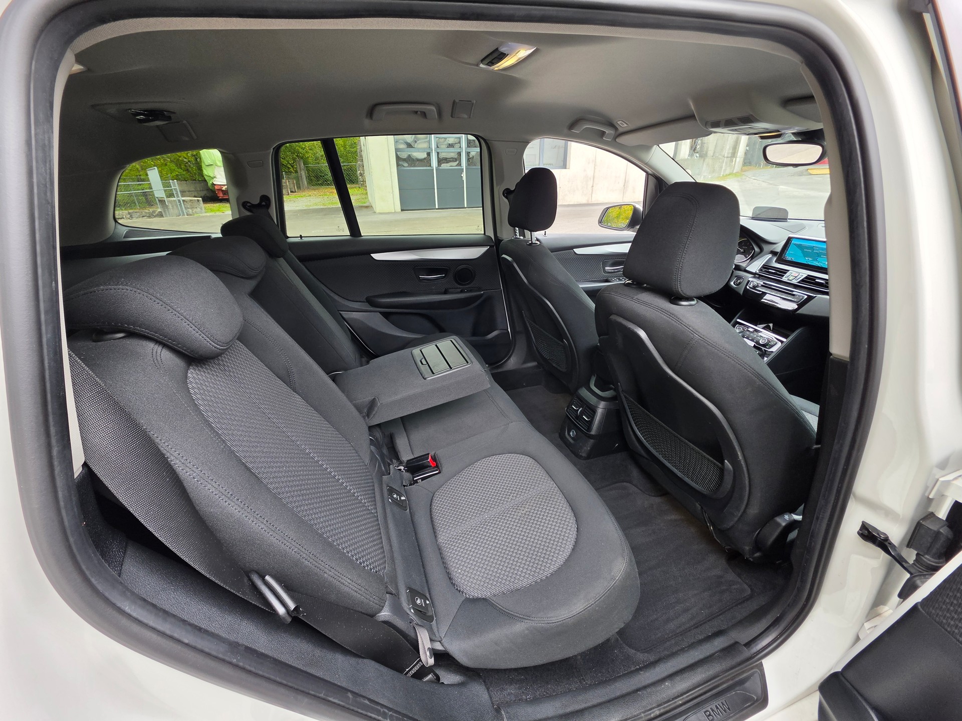 BMW 218d Gran Tourer Steptronic-image-21
