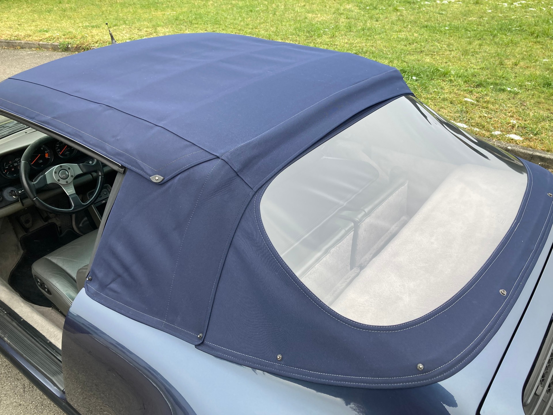 PORSCHE 911 Carrera Cabrio-image-13