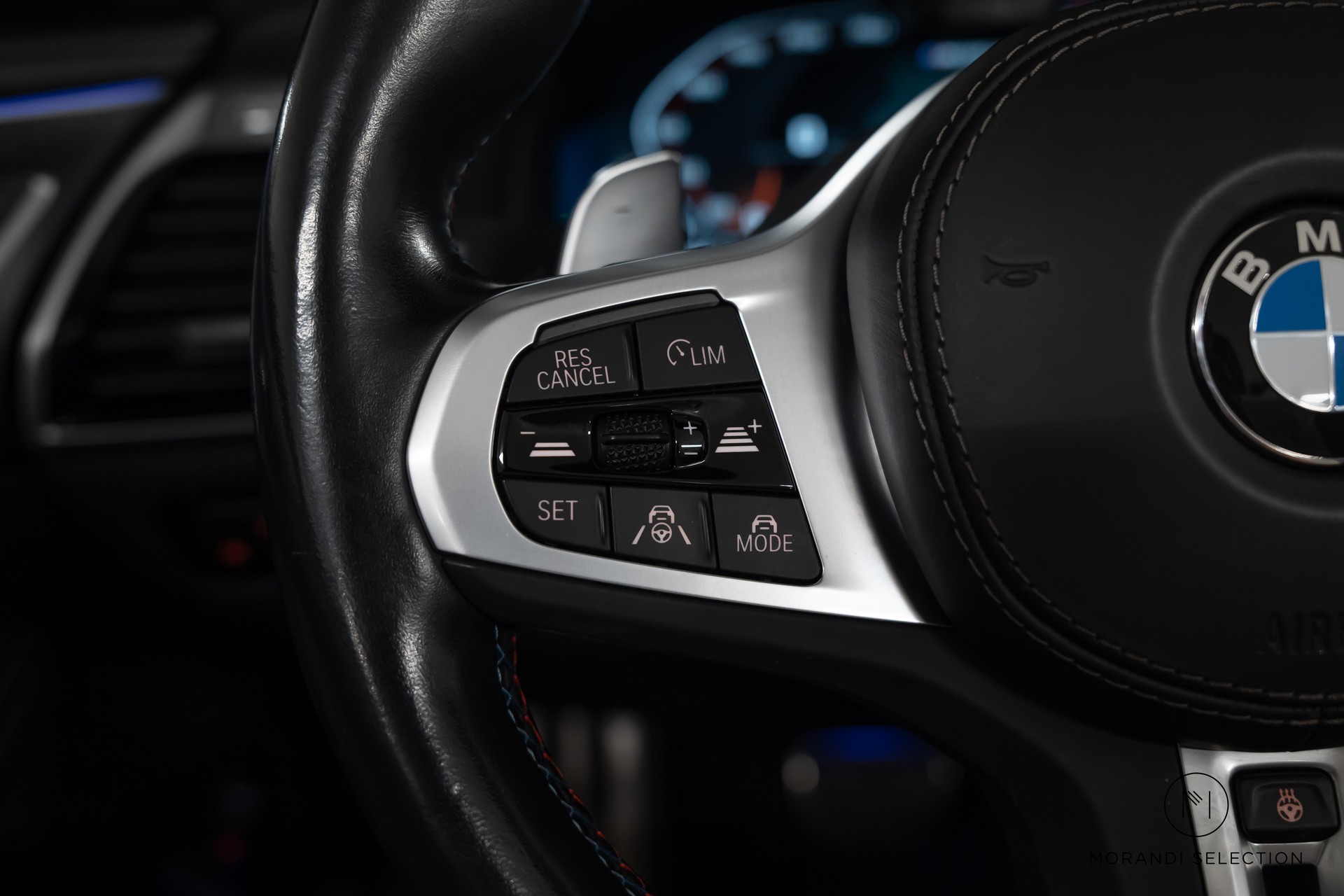 BMW M850i xDrive Cabriolet-image-25
