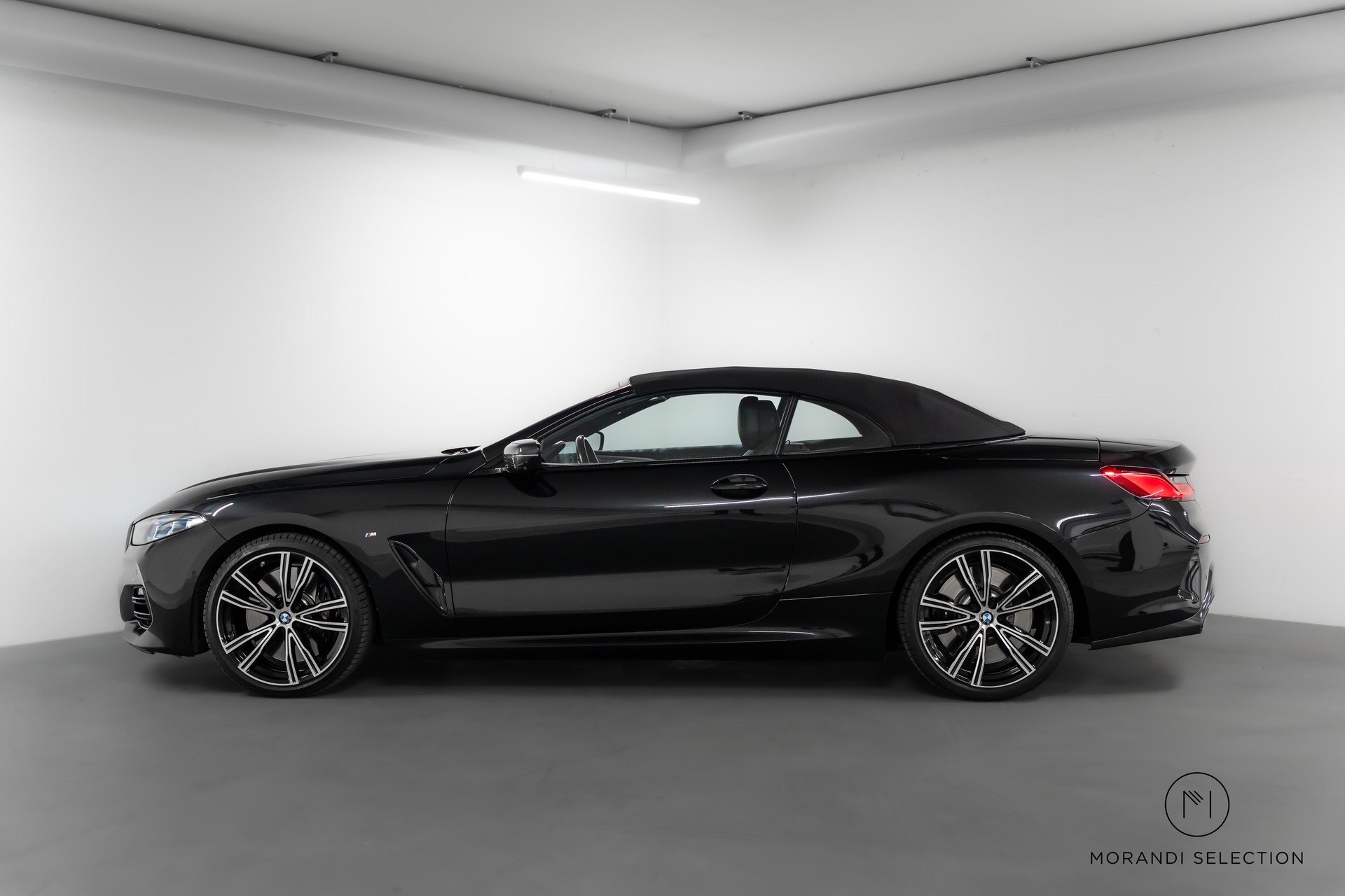 BMW M850i xDrive Cabriolet-image-1