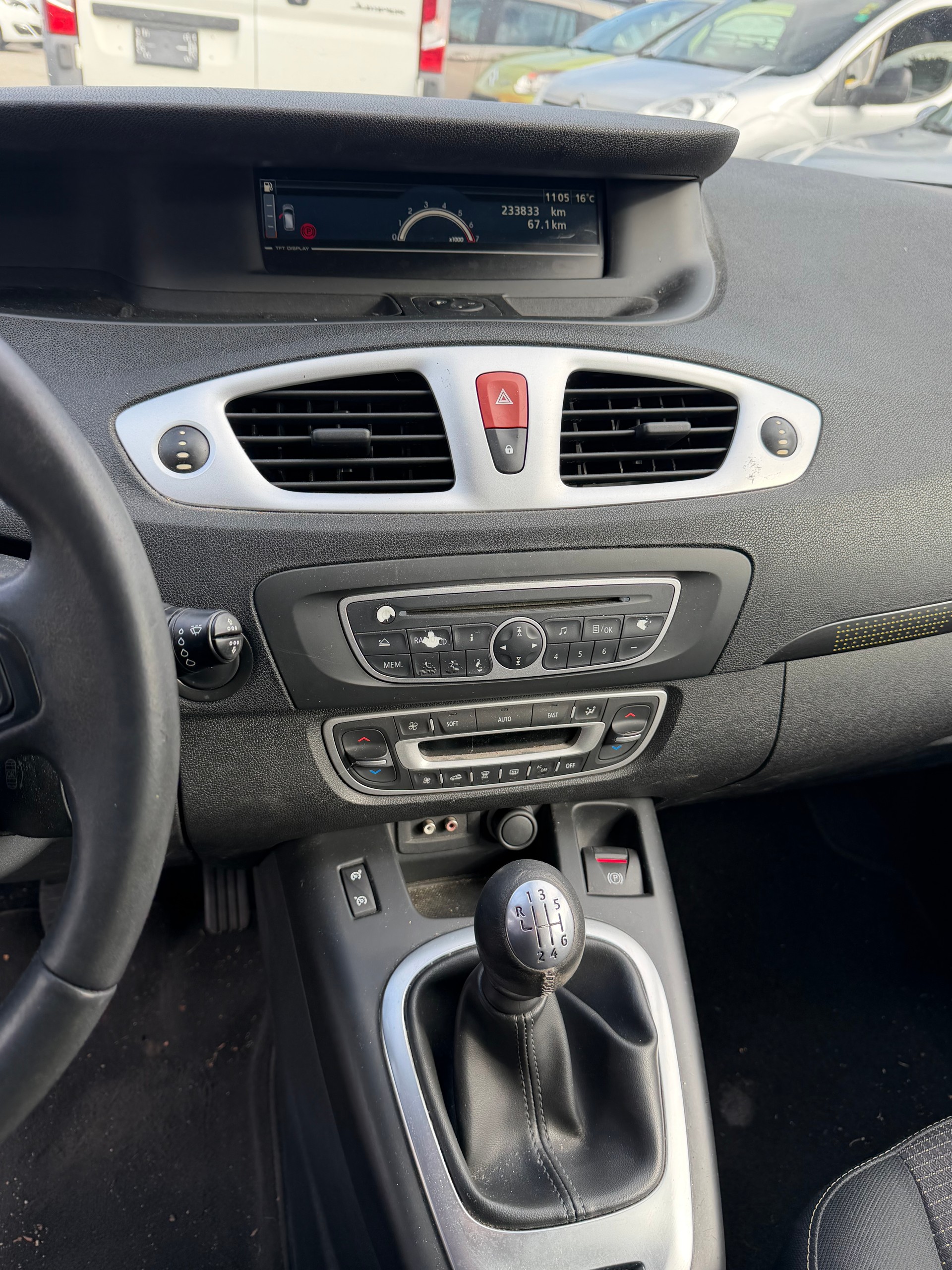 RENAULT Grand Scénic 1.4 16V Turbo Privilège-image-10
