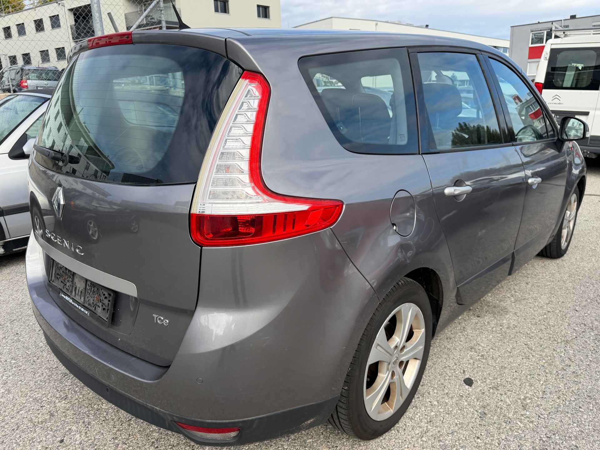 RENAULT Grand Scénic 1.4 16V Turbo Privilège-image-5