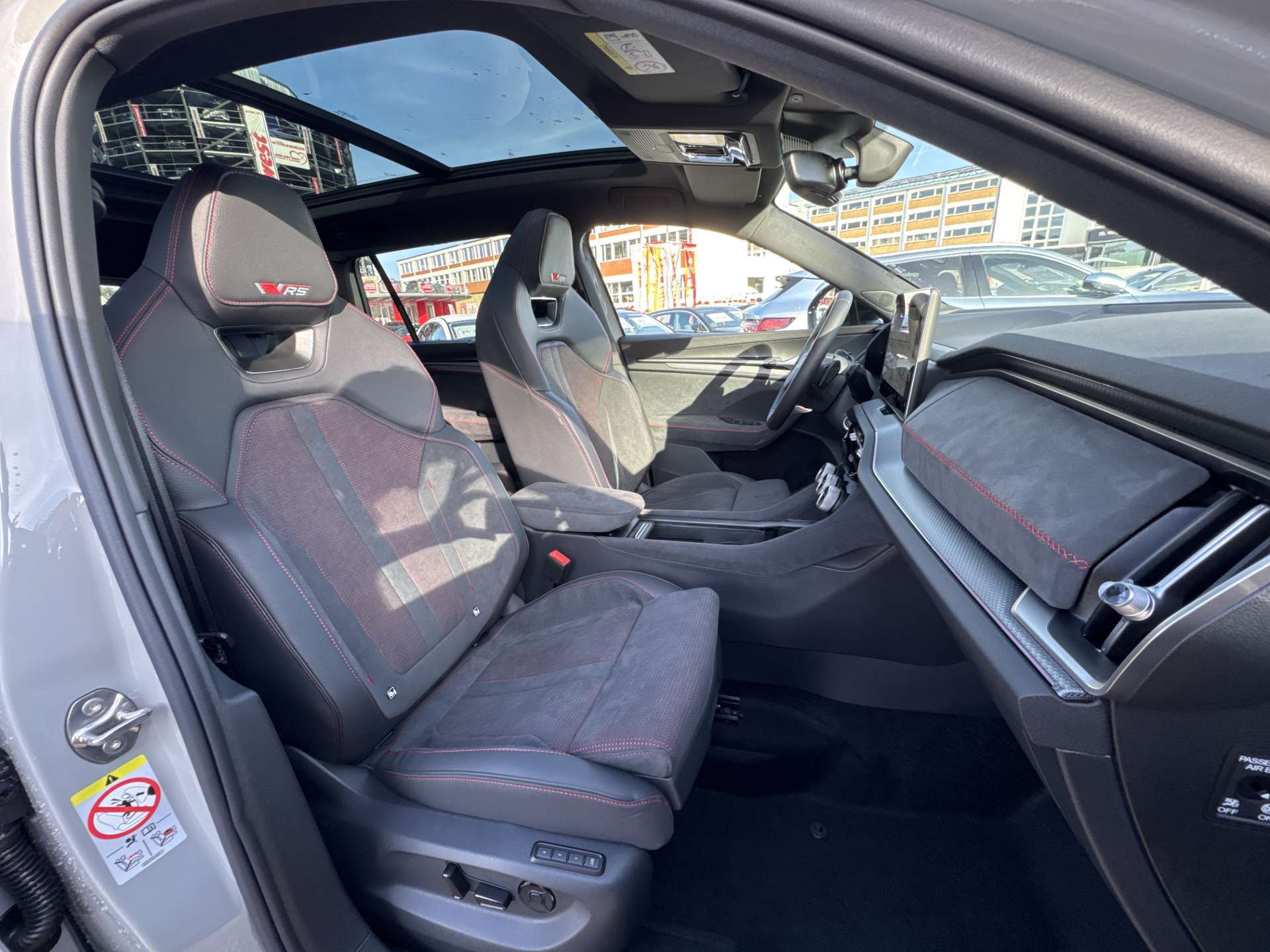 SKODA Kodiaq 2.0 TSi RS 266PS 7-Plätzer 4x4 DSG-Automat-image-12