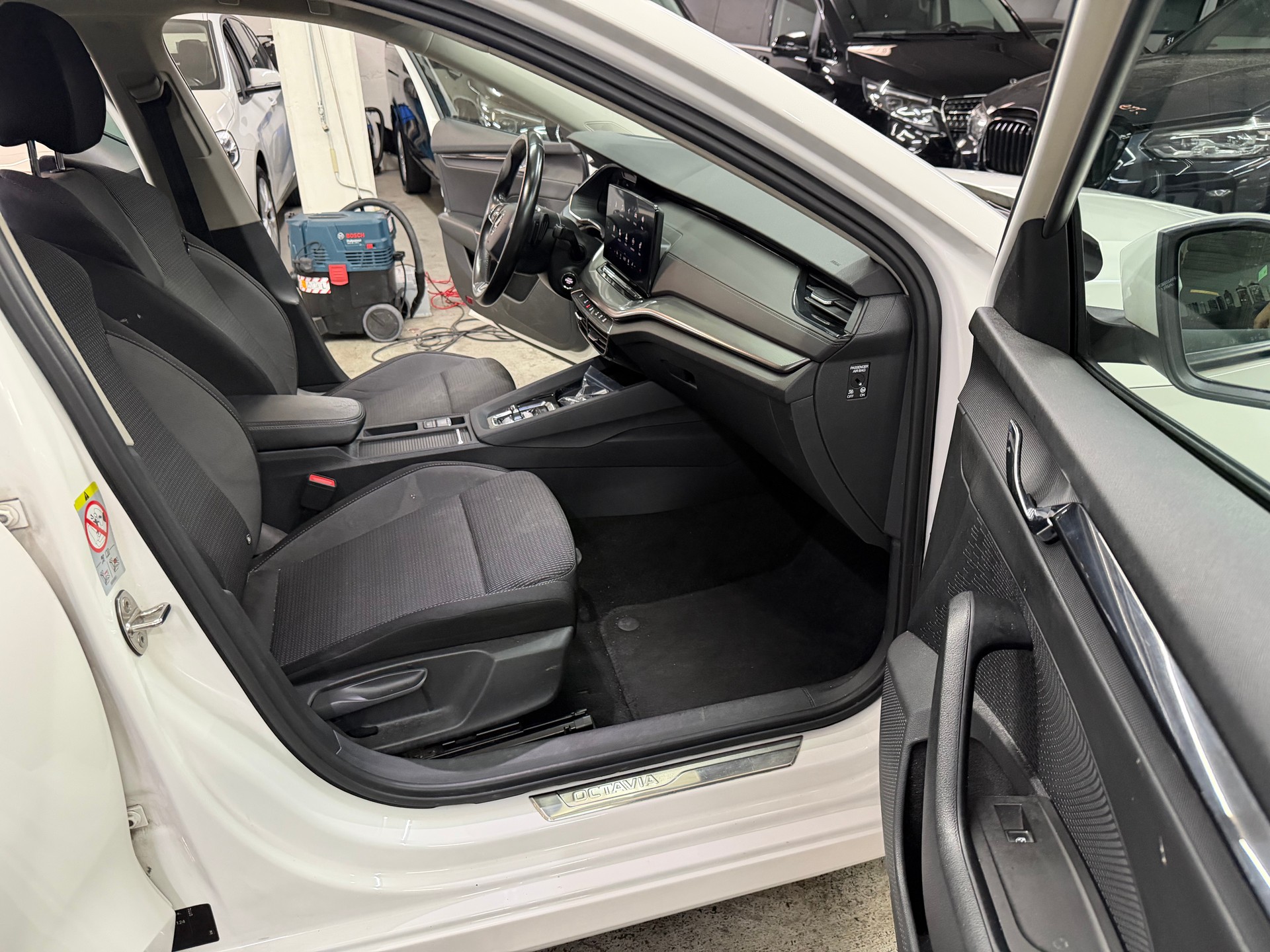 SKODA Octavia Combi 2.0 TDI DSG Ambition 4x4-image-10
