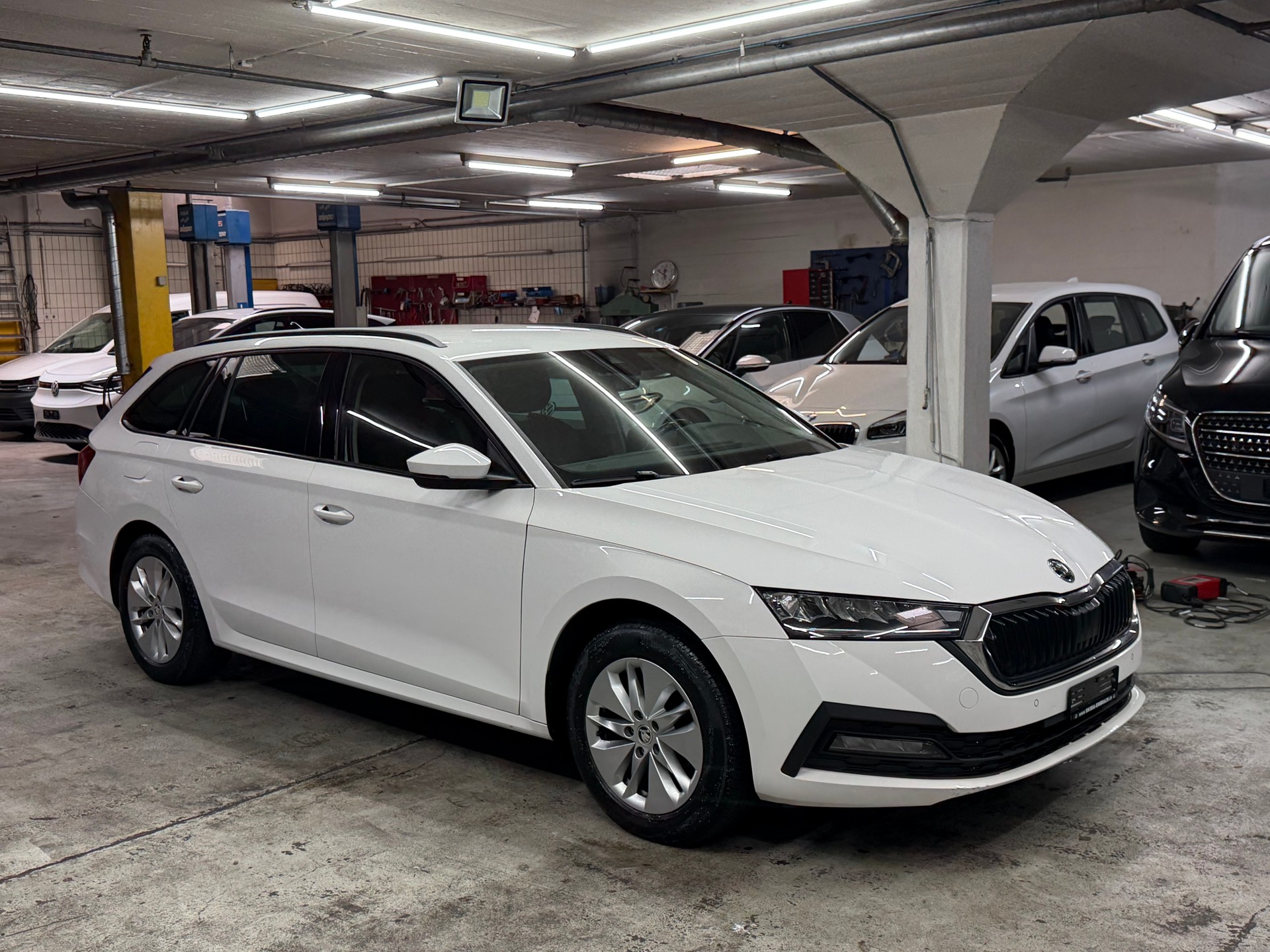 SKODA Octavia Combi 2.0 TDI DSG Ambition 4x4-image-1