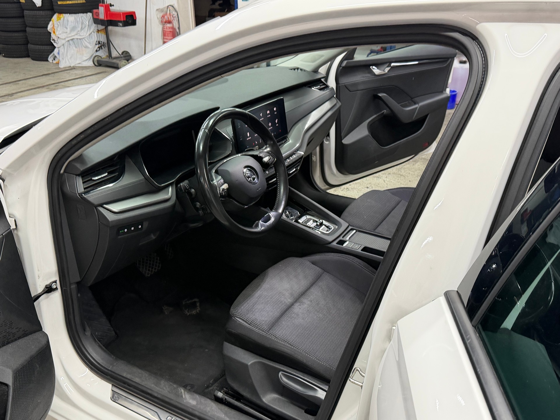 SKODA Octavia Combi 2.0 TDI DSG Ambition 4x4-image-8