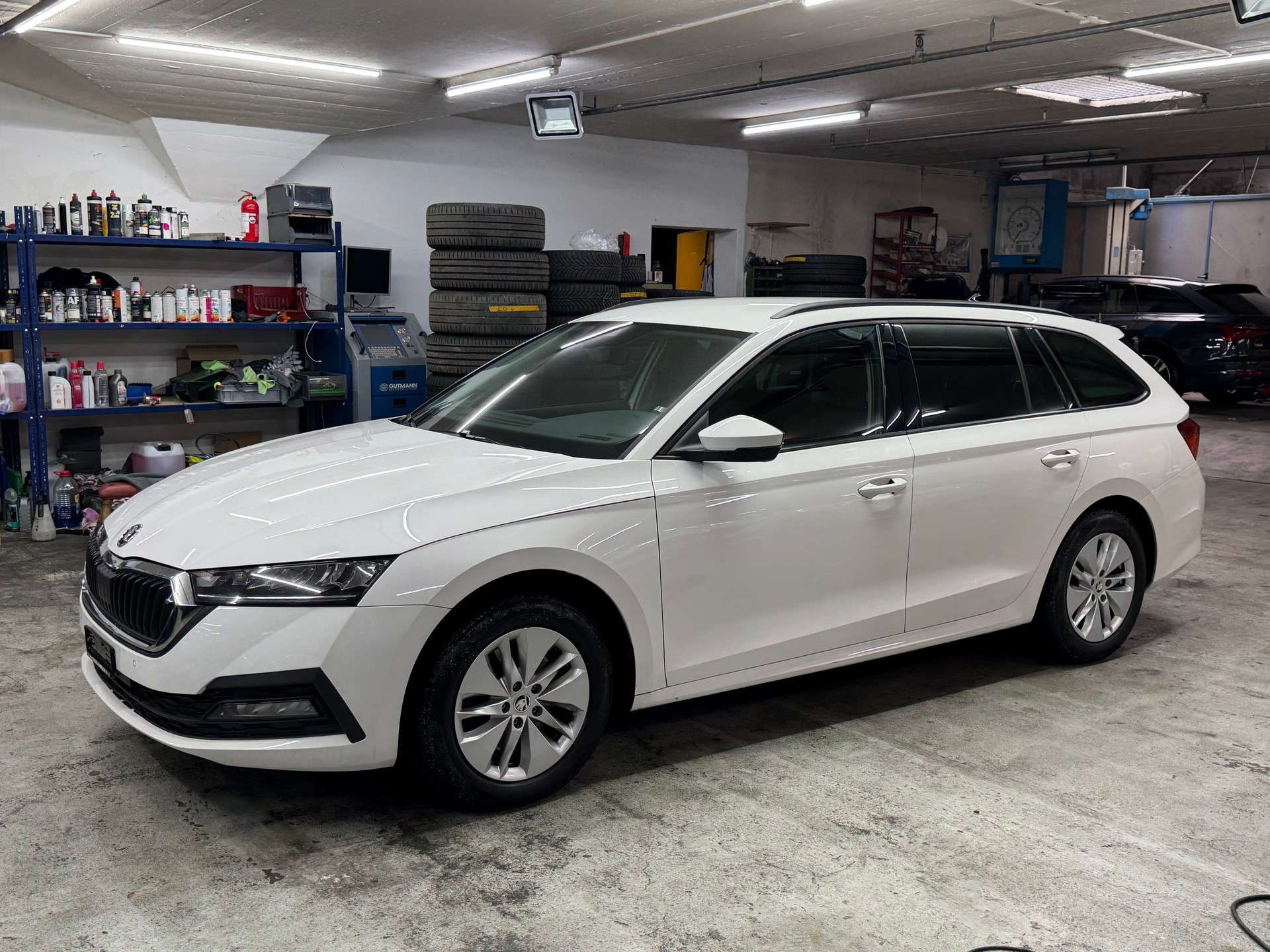 SKODA Octavia Combi 2.0 TDI DSG Ambition 4x4-image-2