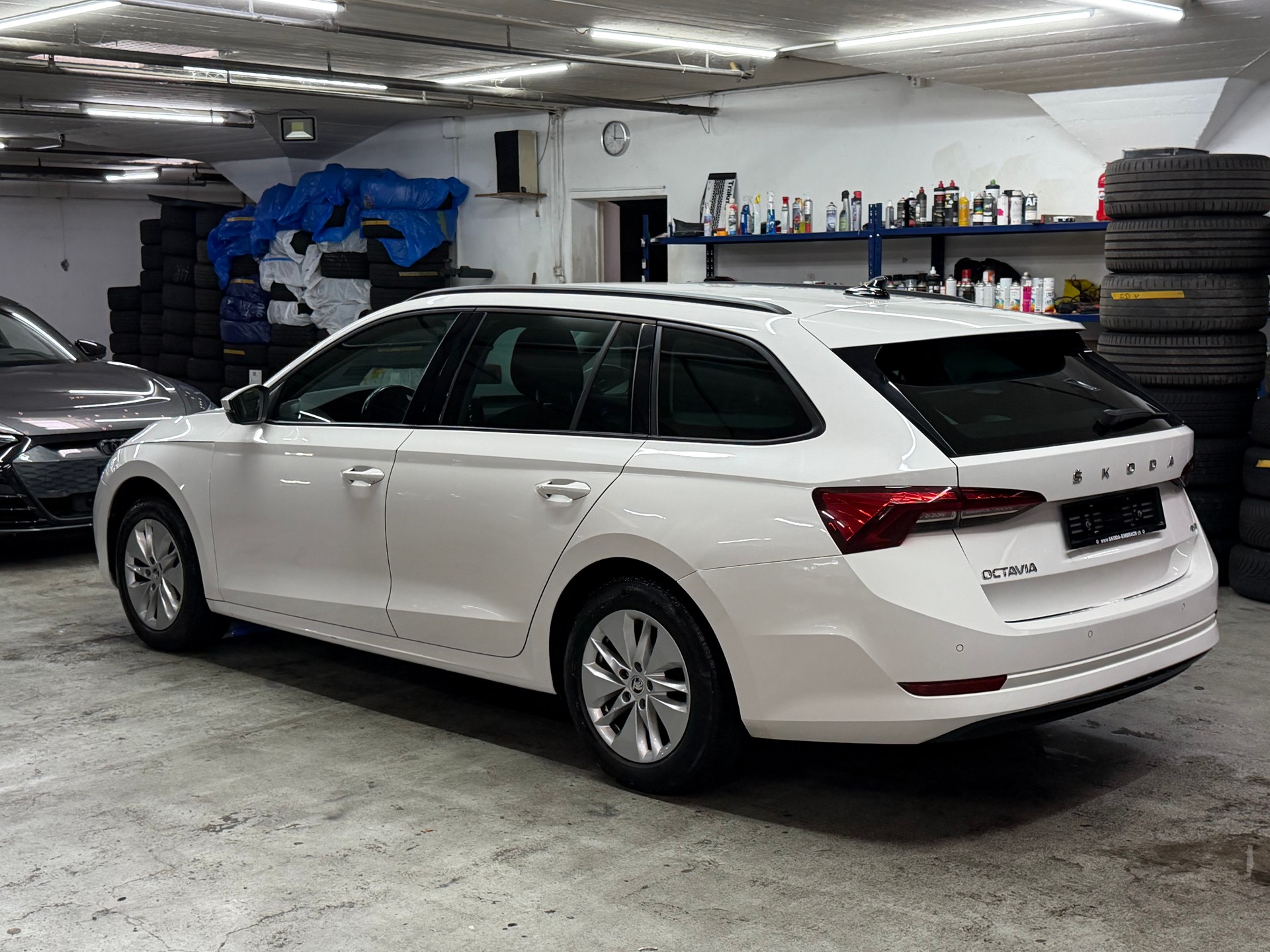 SKODA Octavia Combi 2.0 TDI DSG Ambition 4x4-image-4