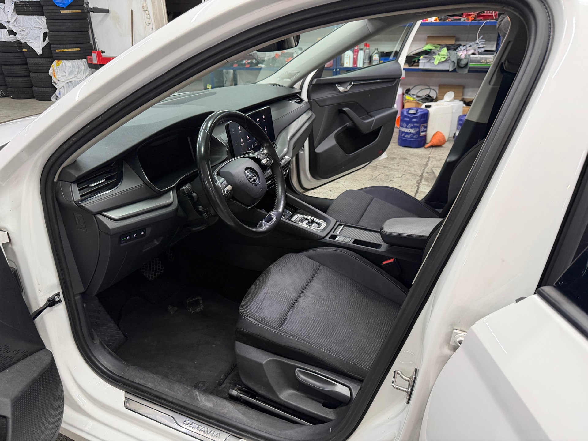 SKODA Octavia Combi 2.0 TDI DSG Ambition 4x4-image-7