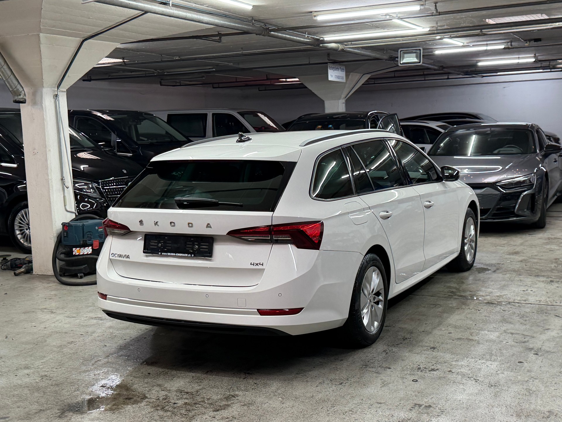 SKODA Octavia Combi 2.0 TDI DSG Ambition 4x4-image-5
