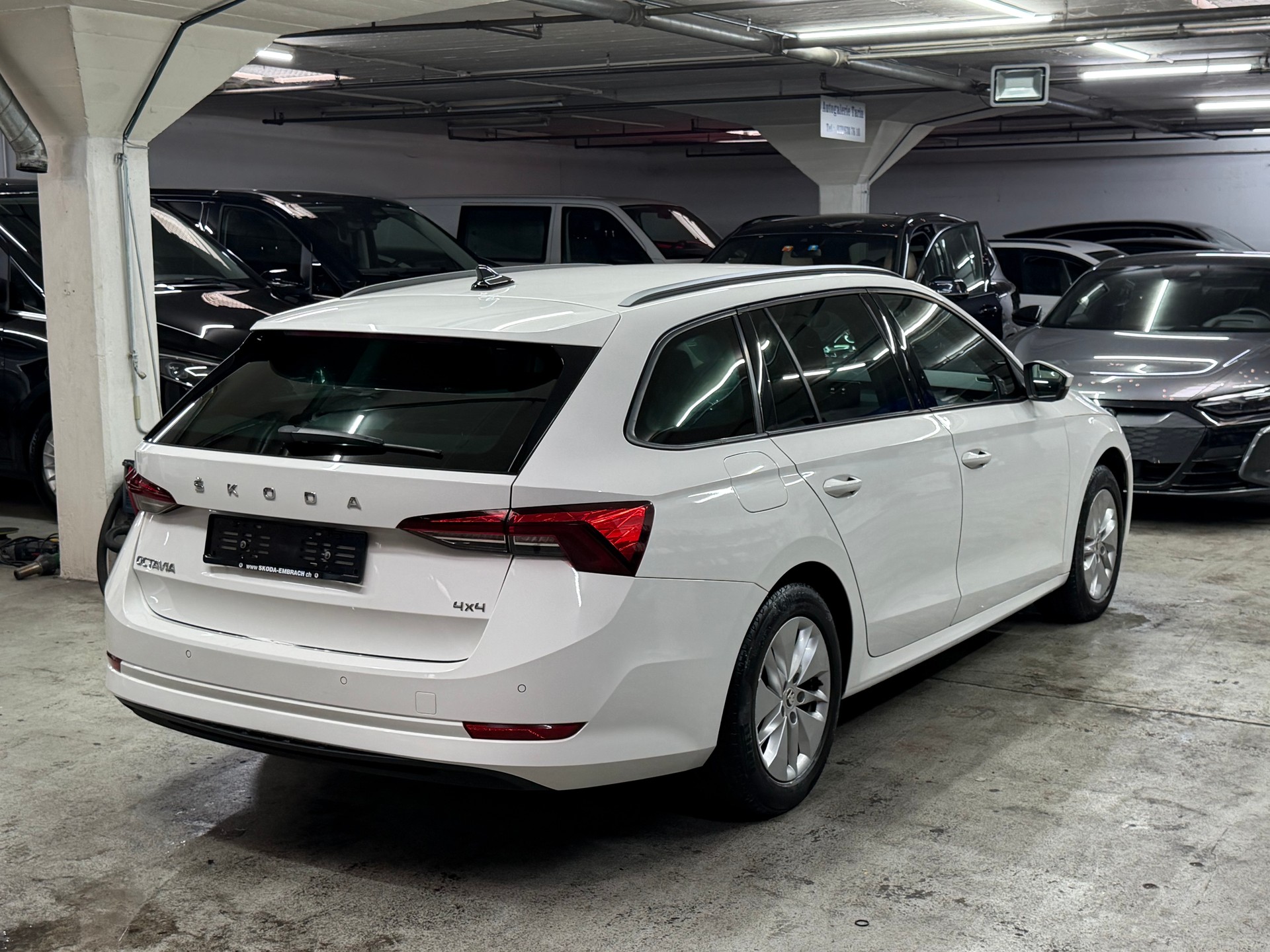 SKODA Octavia Combi 2.0 TDI DSG Ambition 4x4-image-6