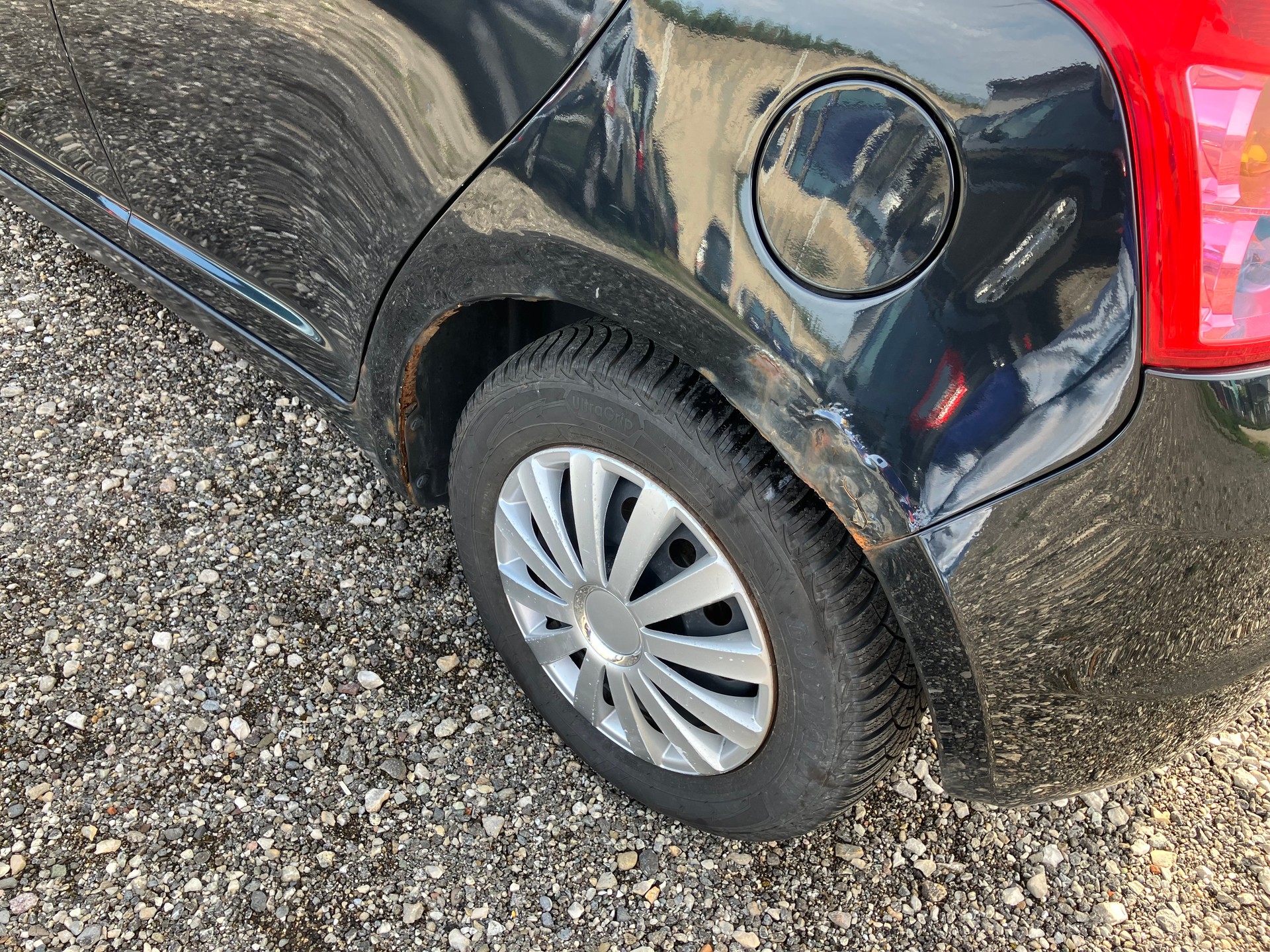 SUZUKI Swift 1.3i 16V GL Top Piz Sulai LE 4x4-image-10
