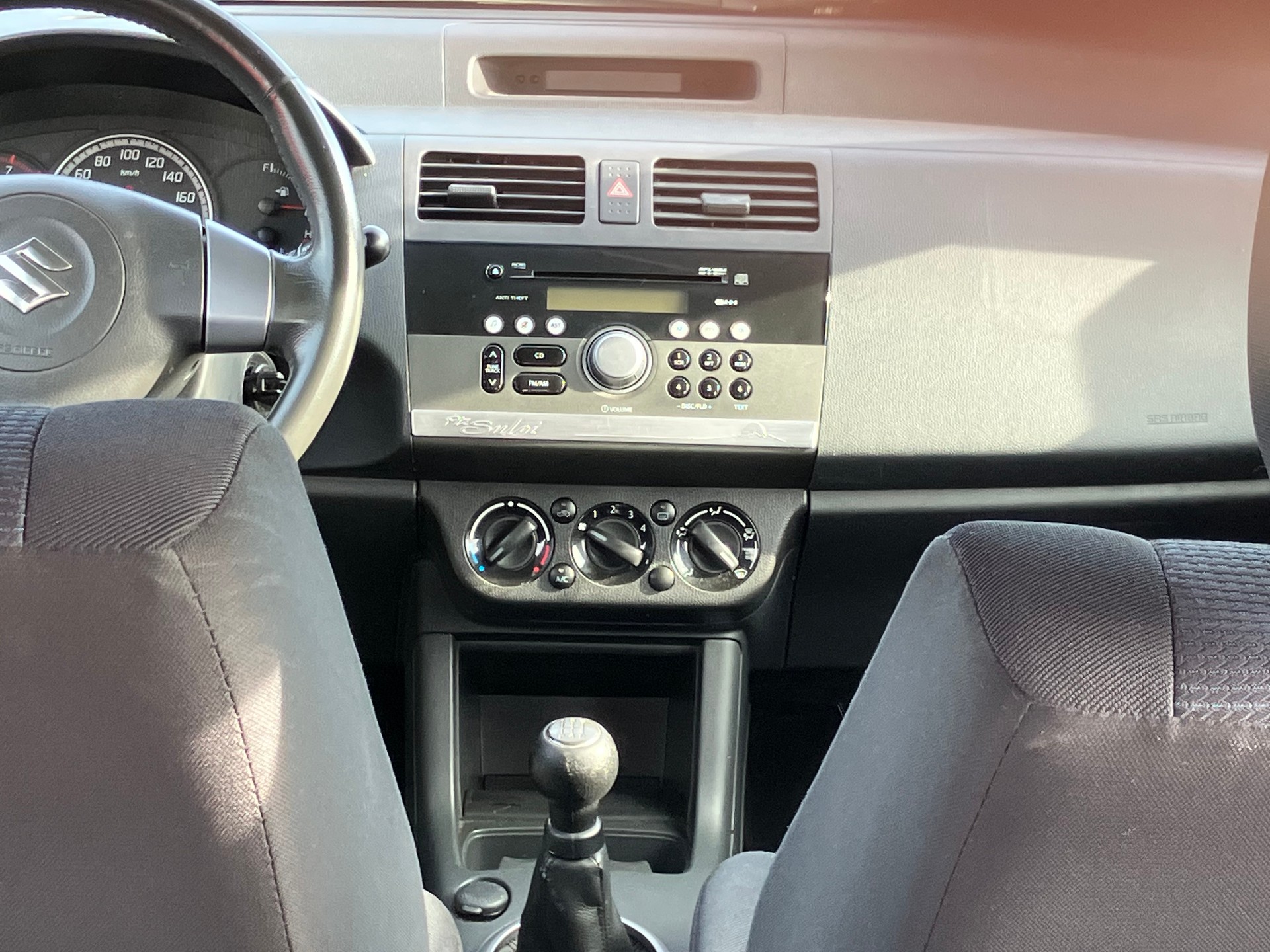 SUZUKI Swift 1.3i 16V GL Top Piz Sulai LE 4x4-image-6