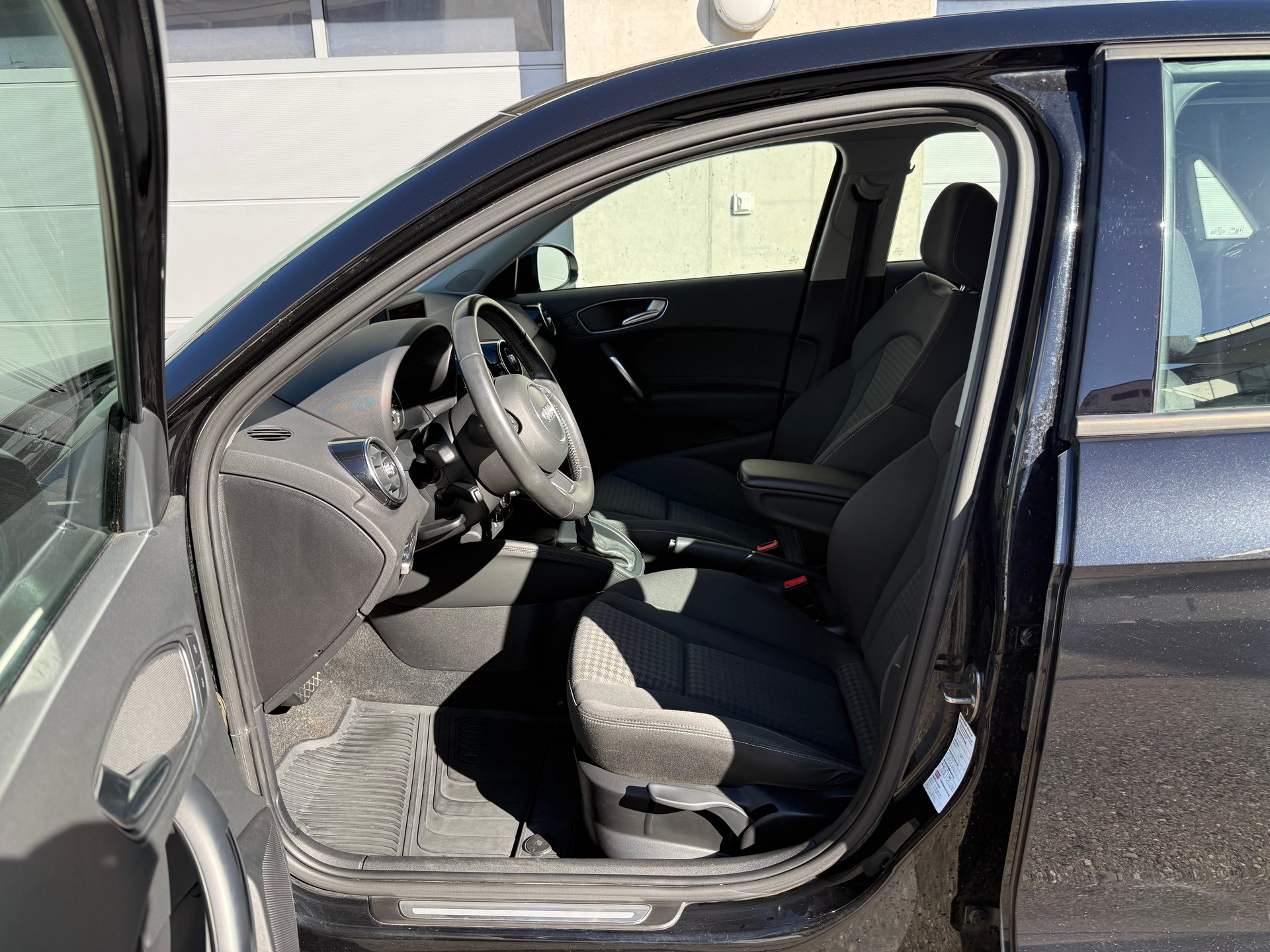 AUDI A1 Sportback 1.4 TFSI Ambition S-tronic-image-9