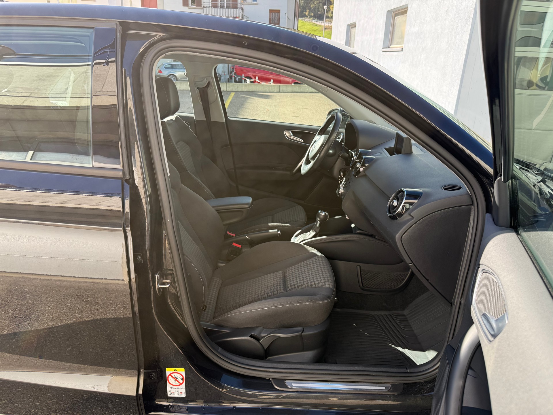 AUDI A1 Sportback 1.4 TFSI Ambition S-tronic-image-11