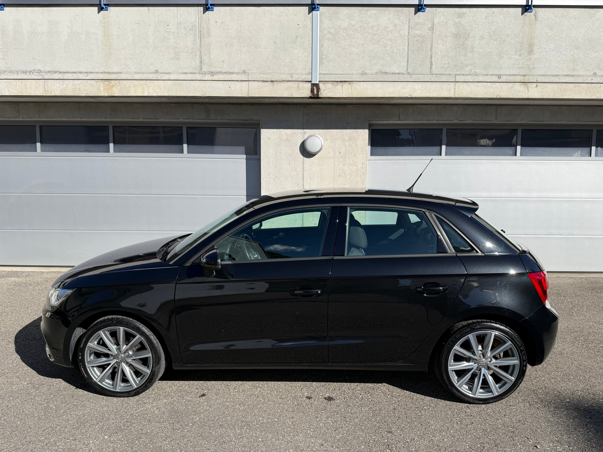 AUDI A1 Sportback 1.4 TFSI Ambition S-tronic-image-6