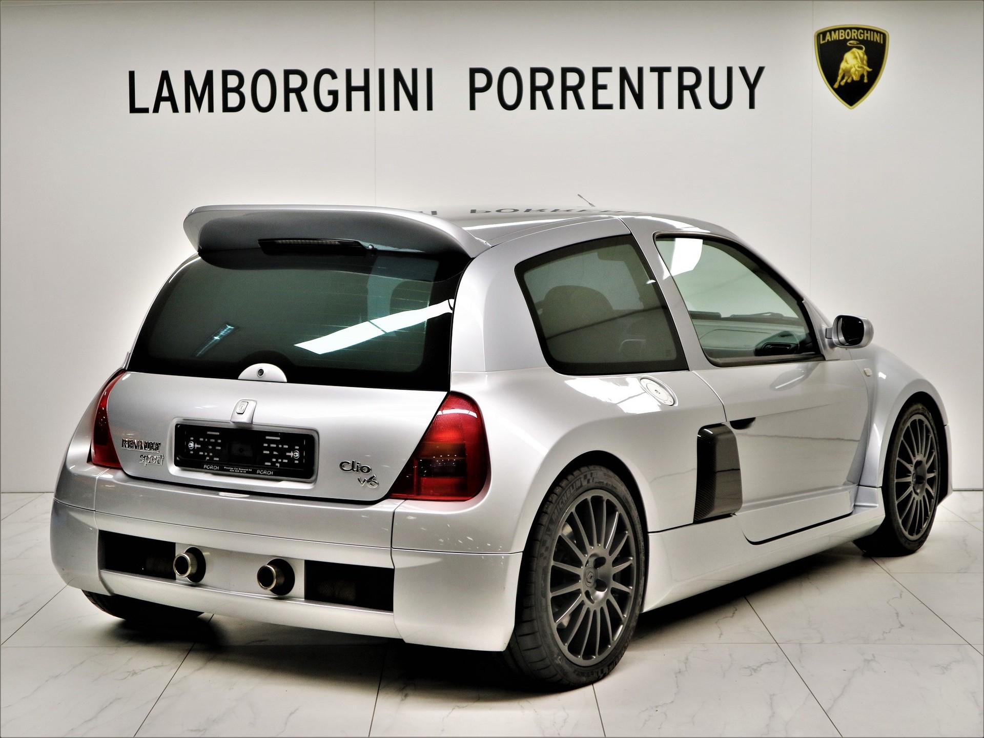 RENAULT Clio 3.0 V6-image-2