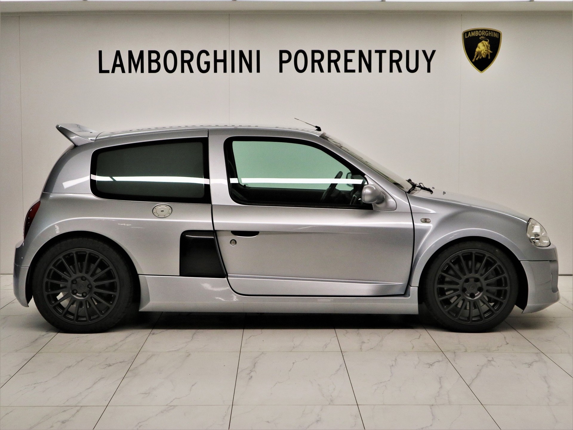 RENAULT Clio 3.0 V6-image-1