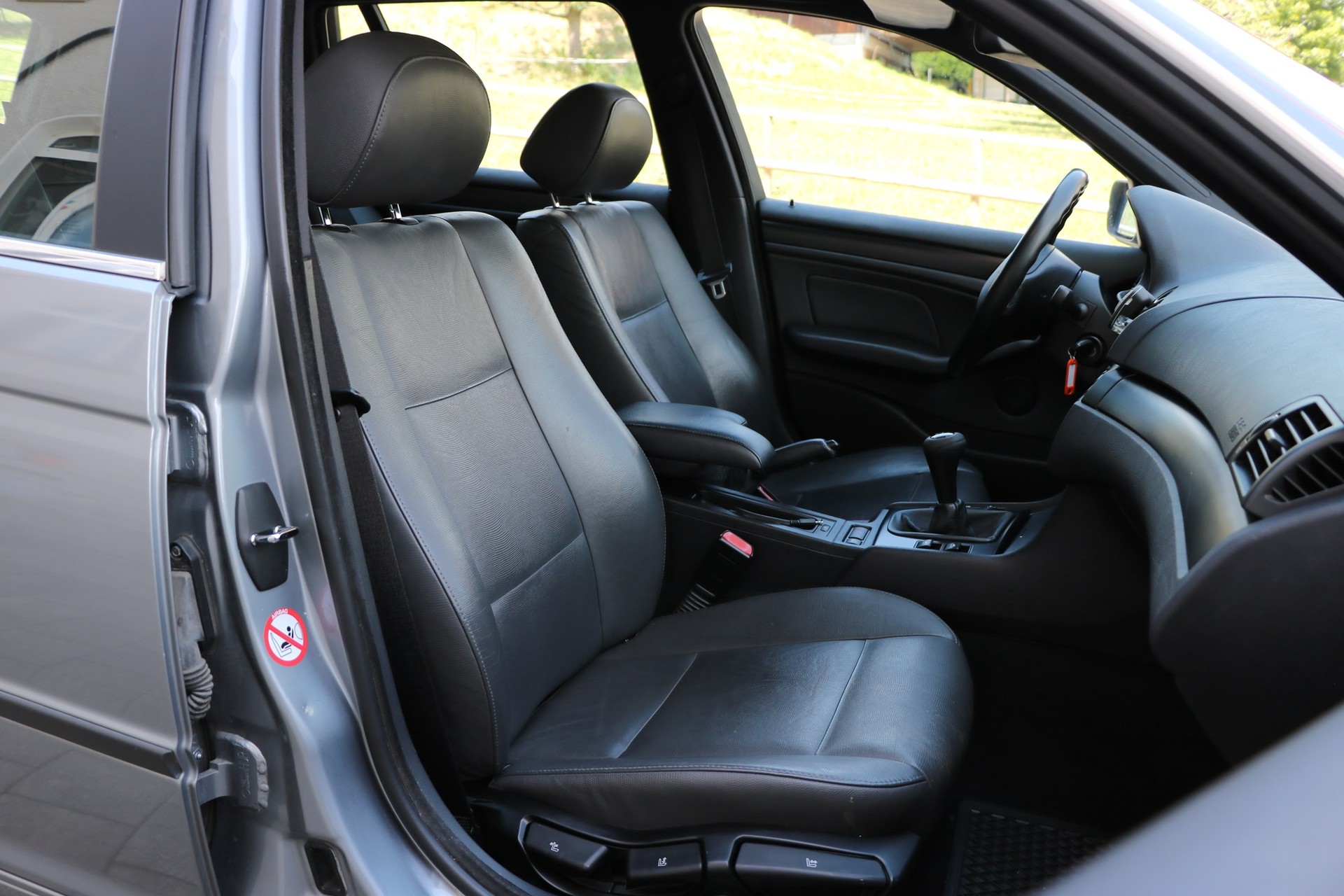 BMW 320d Touring-image-10