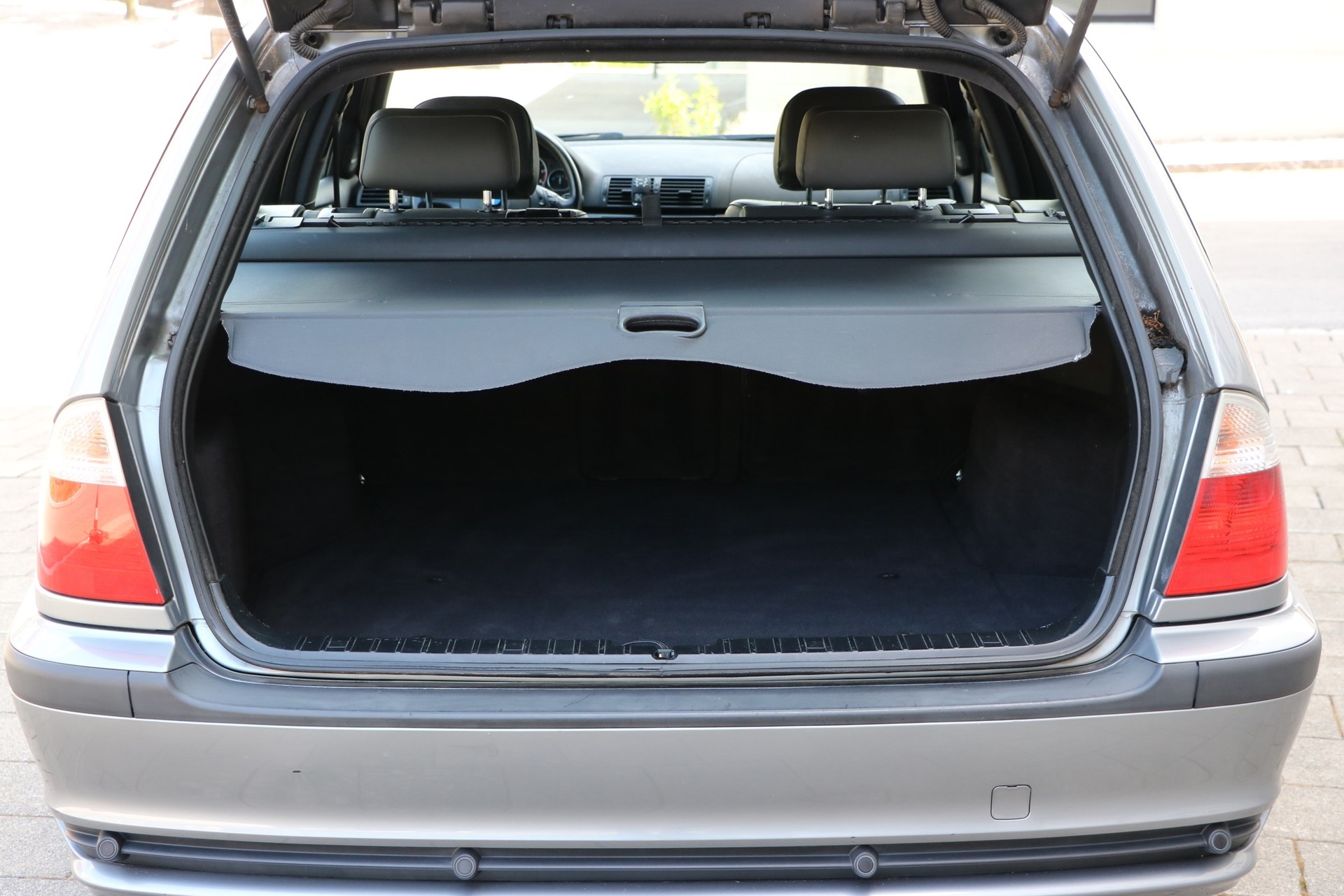 BMW 320d Touring-image-14