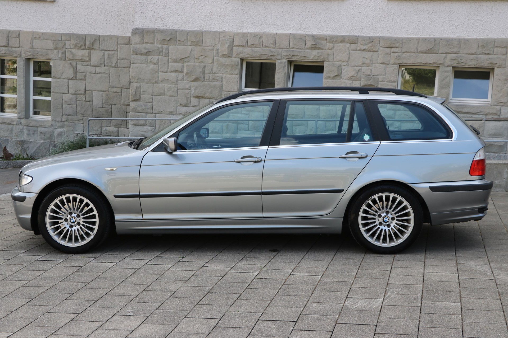 BMW 320d Touring-image-2