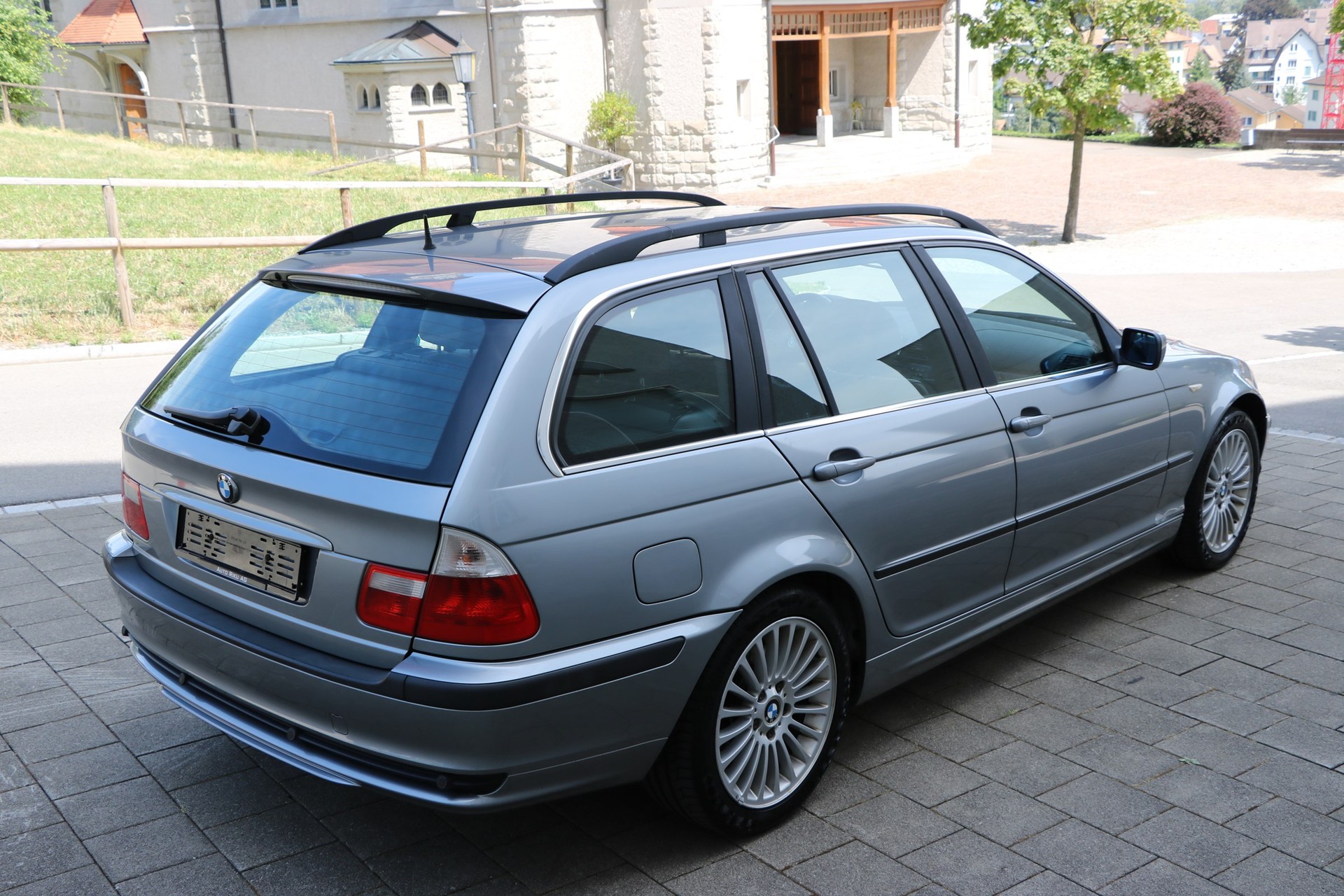 BMW 320d Touring-image-4