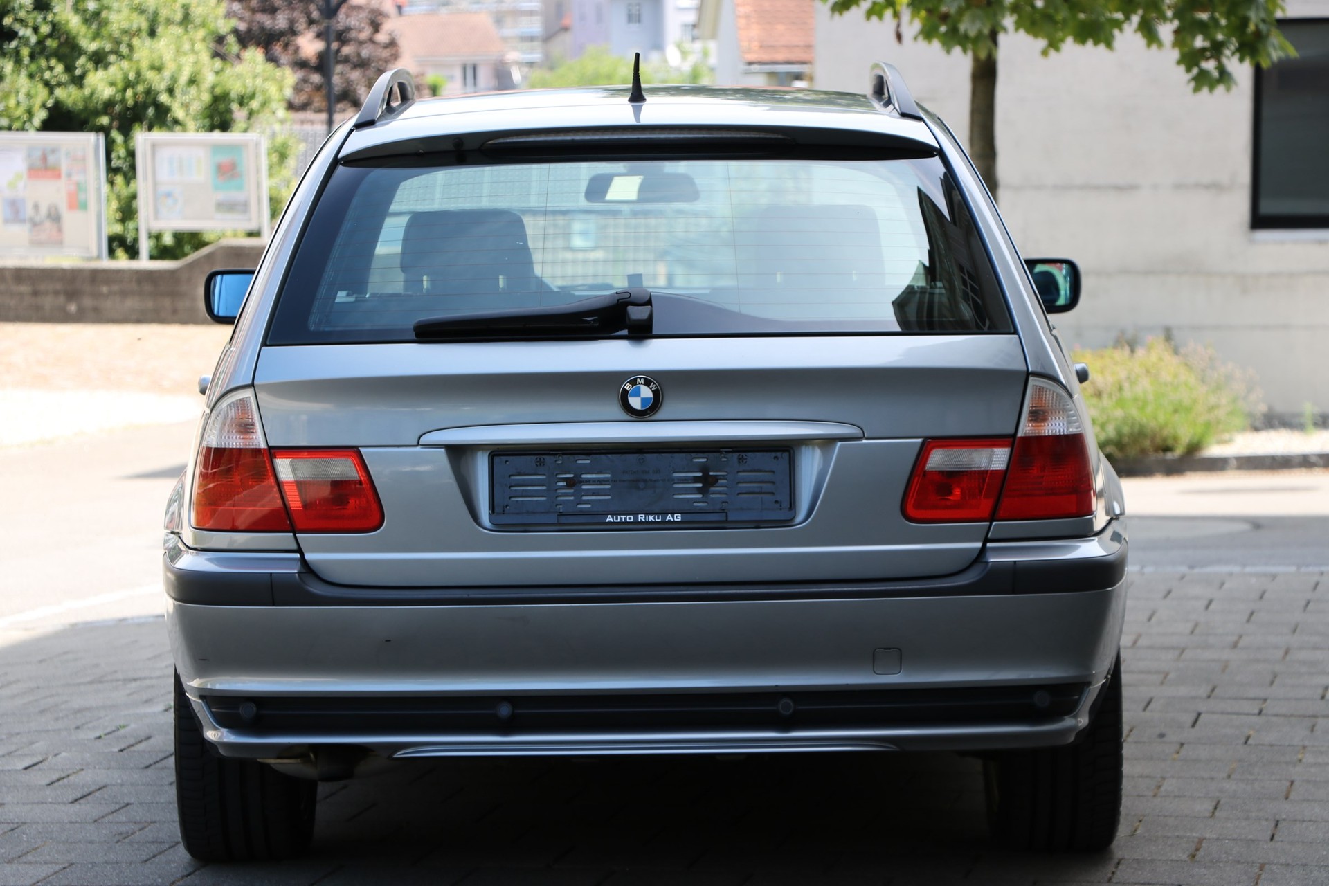 BMW 320d Touring-image-6