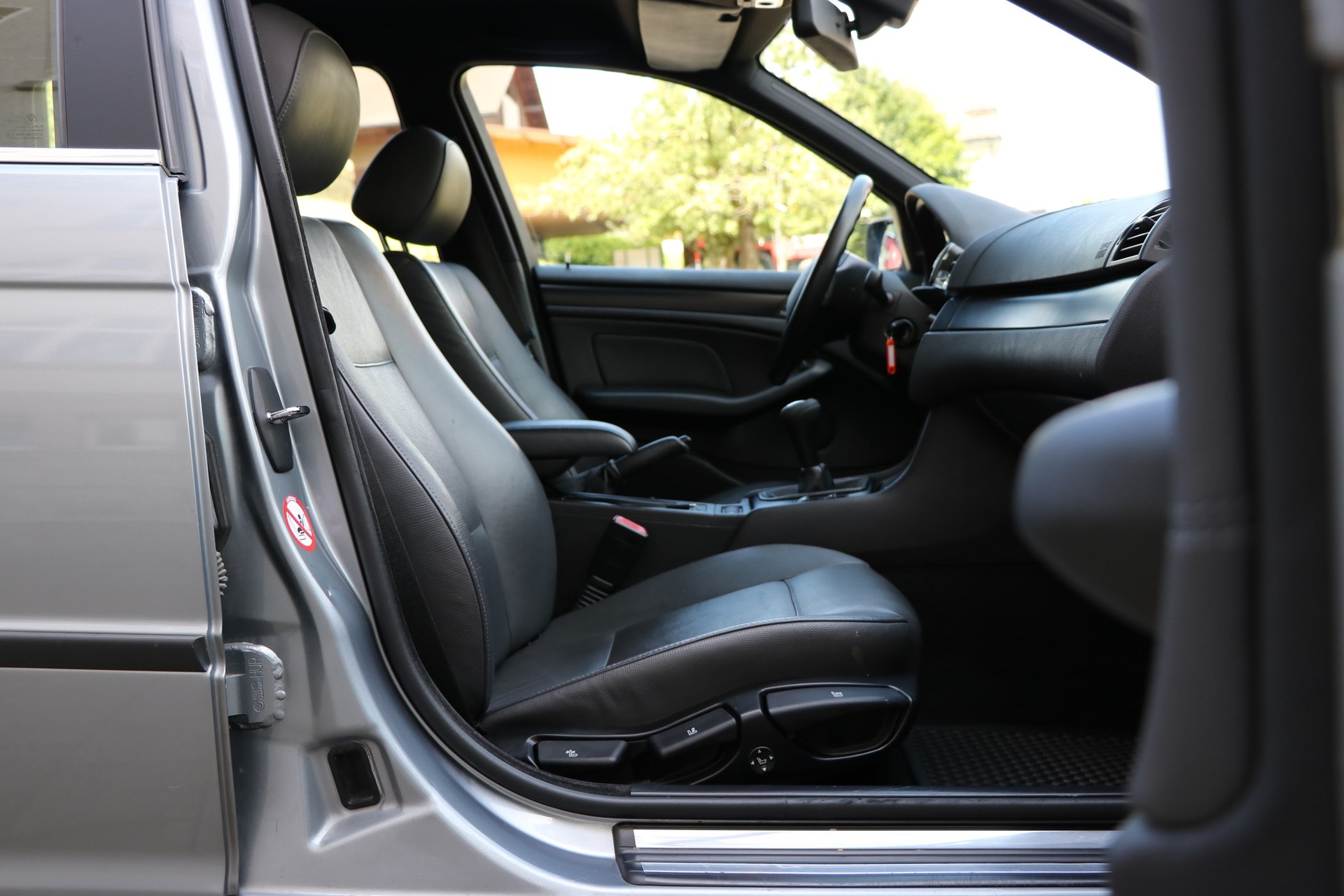 BMW 320d Touring-image-8