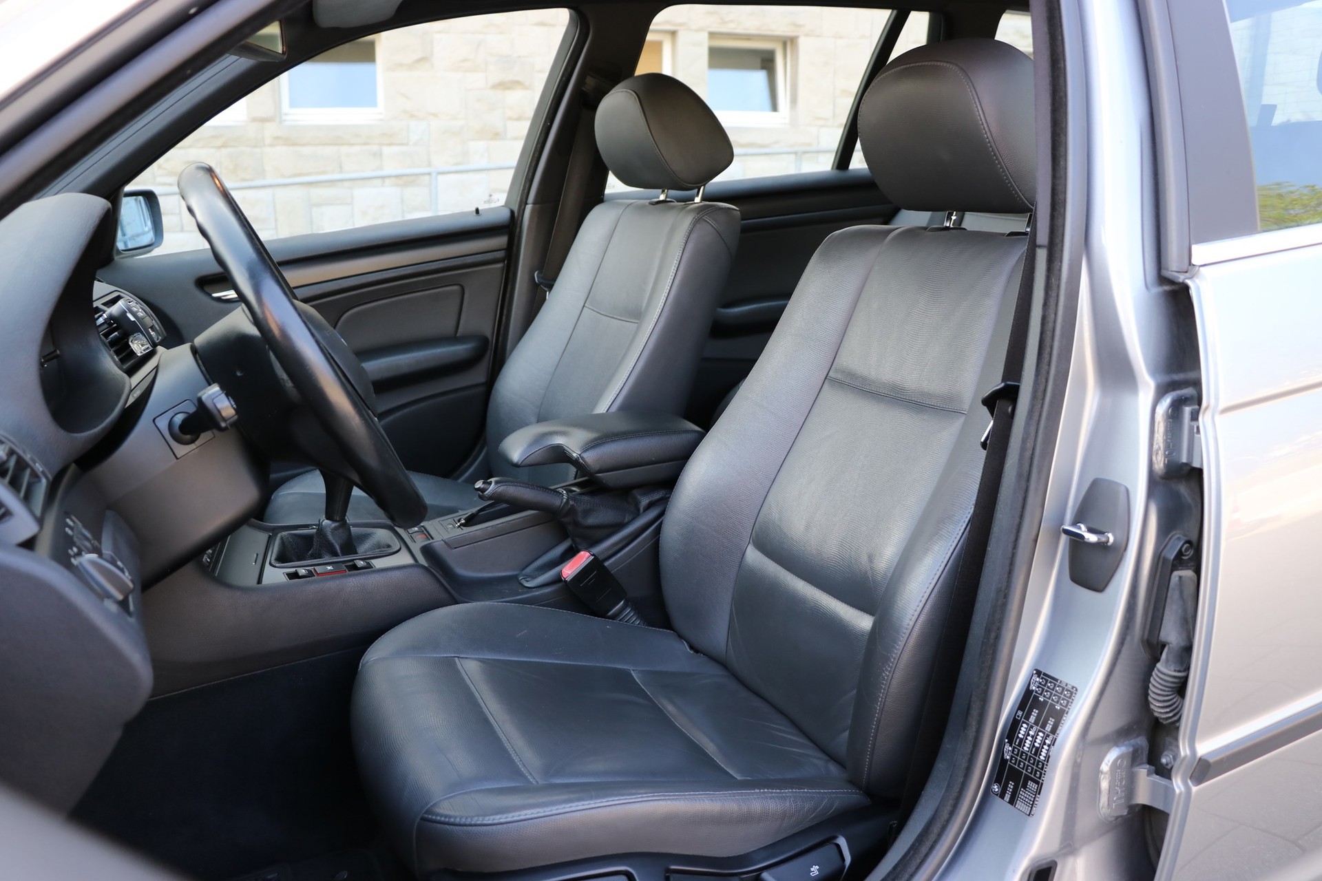 BMW 320d Touring-image-9