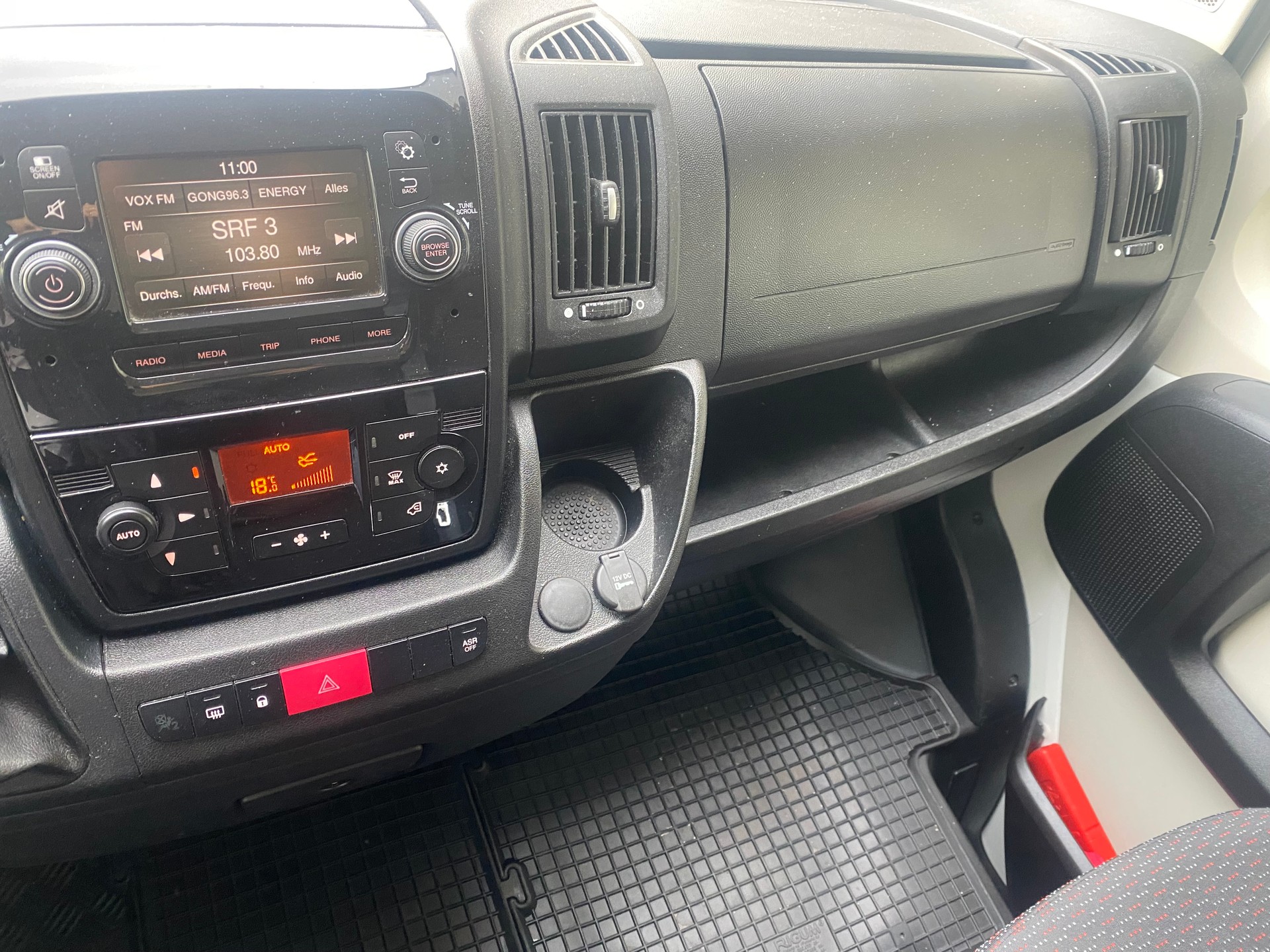 CITROEN Jumper 35 2.2 BlueHDi 140 Club L3H2-image-10
