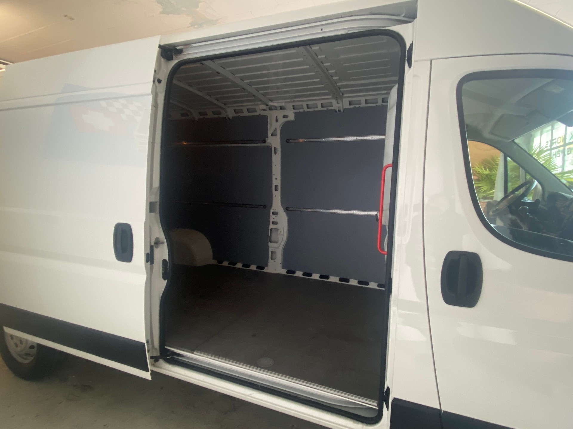 CITROEN Jumper 35 2.2 BlueHDi 140 Club L3H2-image-8