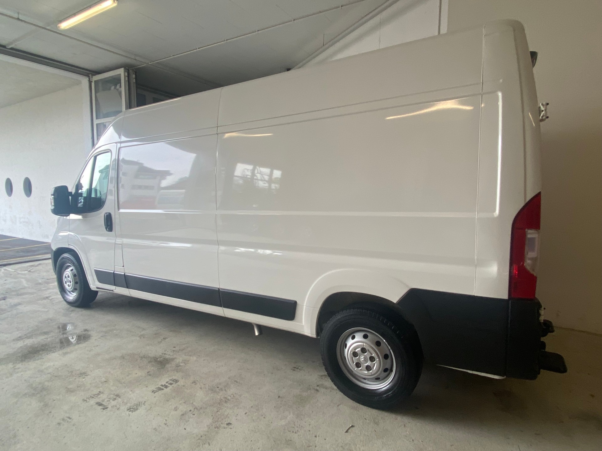 CITROEN Jumper 35 2.2 BlueHDi 140 Club L3H2-image-2