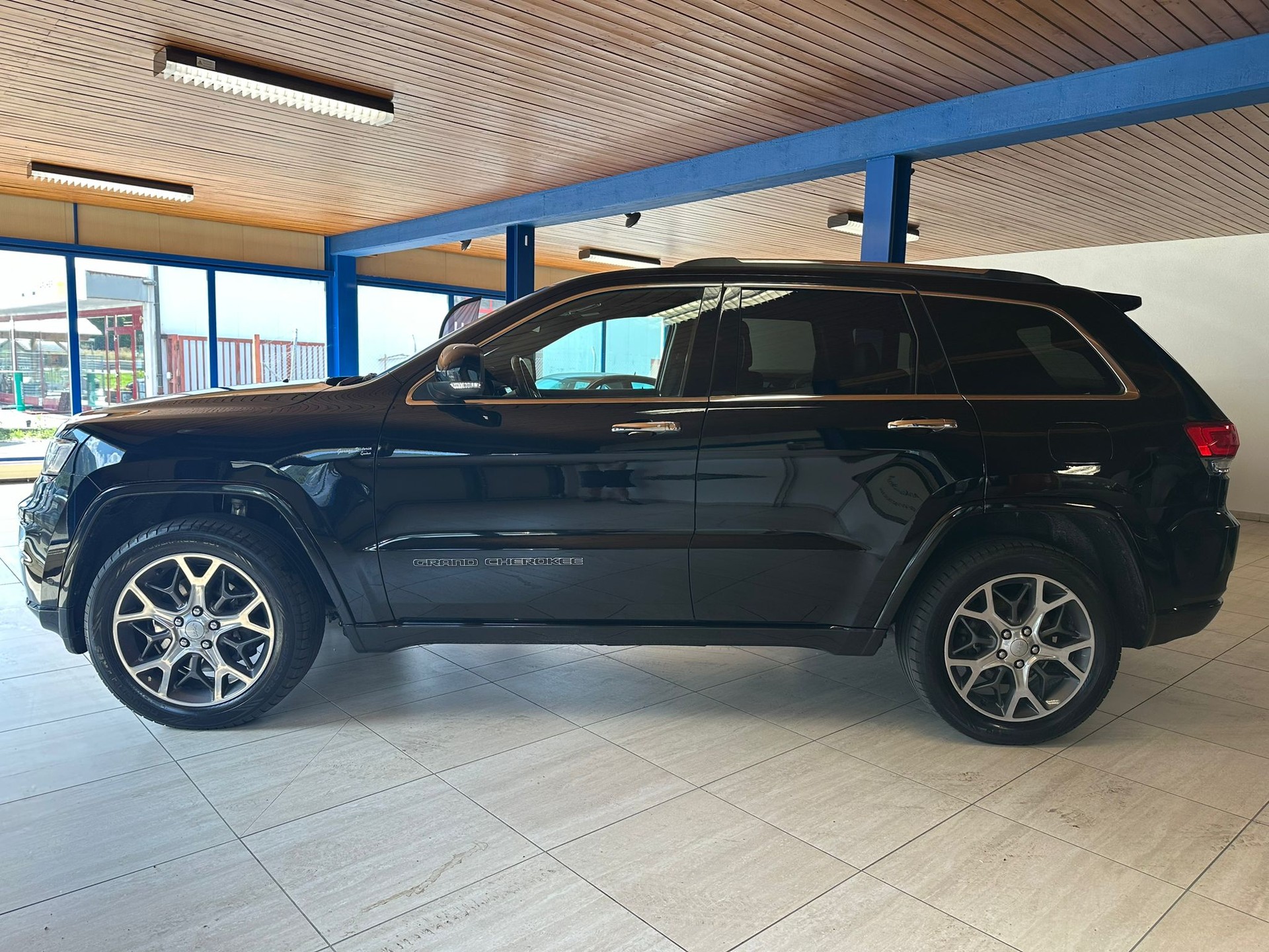 JEEP Grand Cherokee 3.0 CRD 250 Overland-image-2