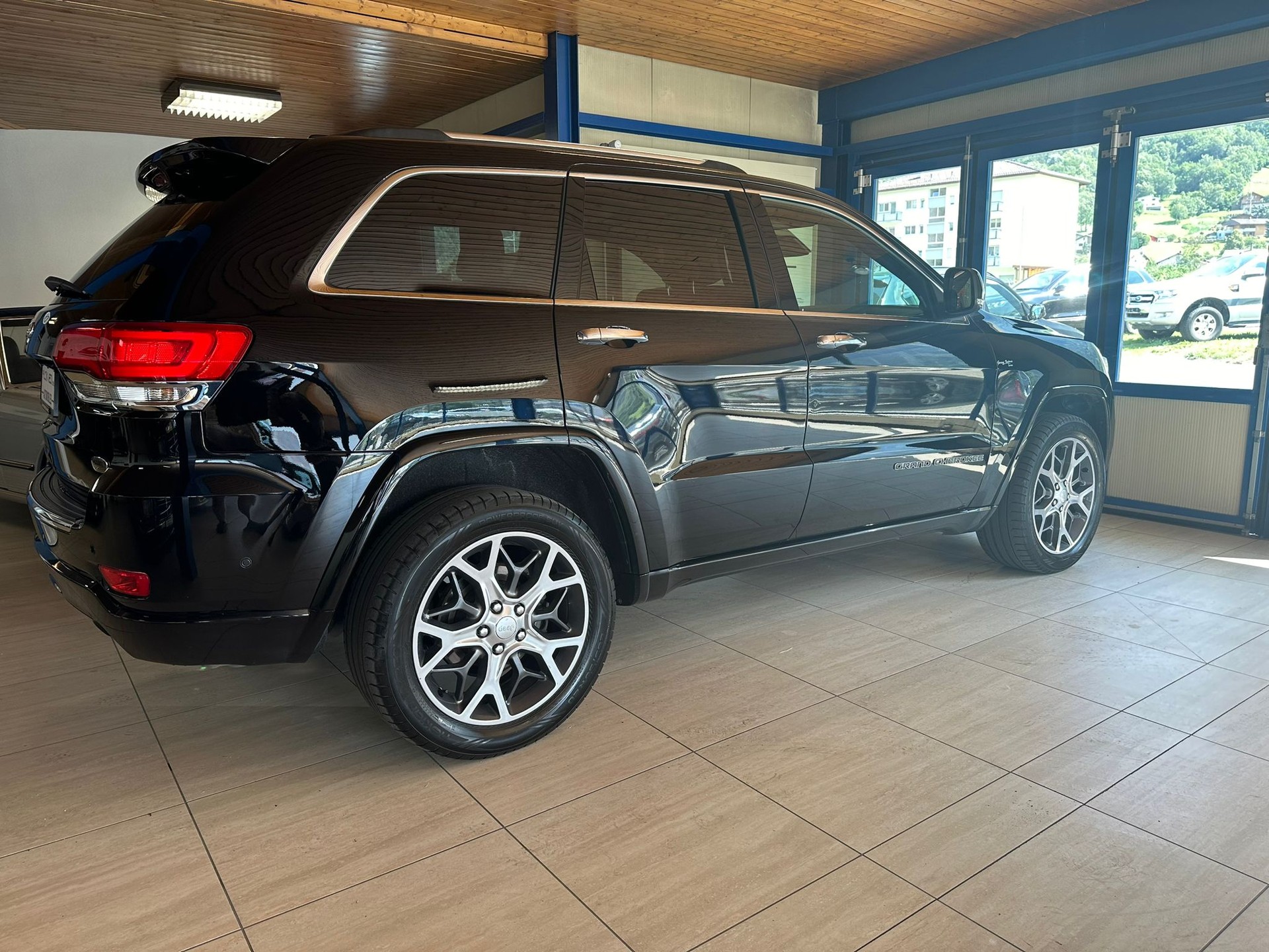 JEEP Grand Cherokee 3.0 CRD 250 Overland-image-6