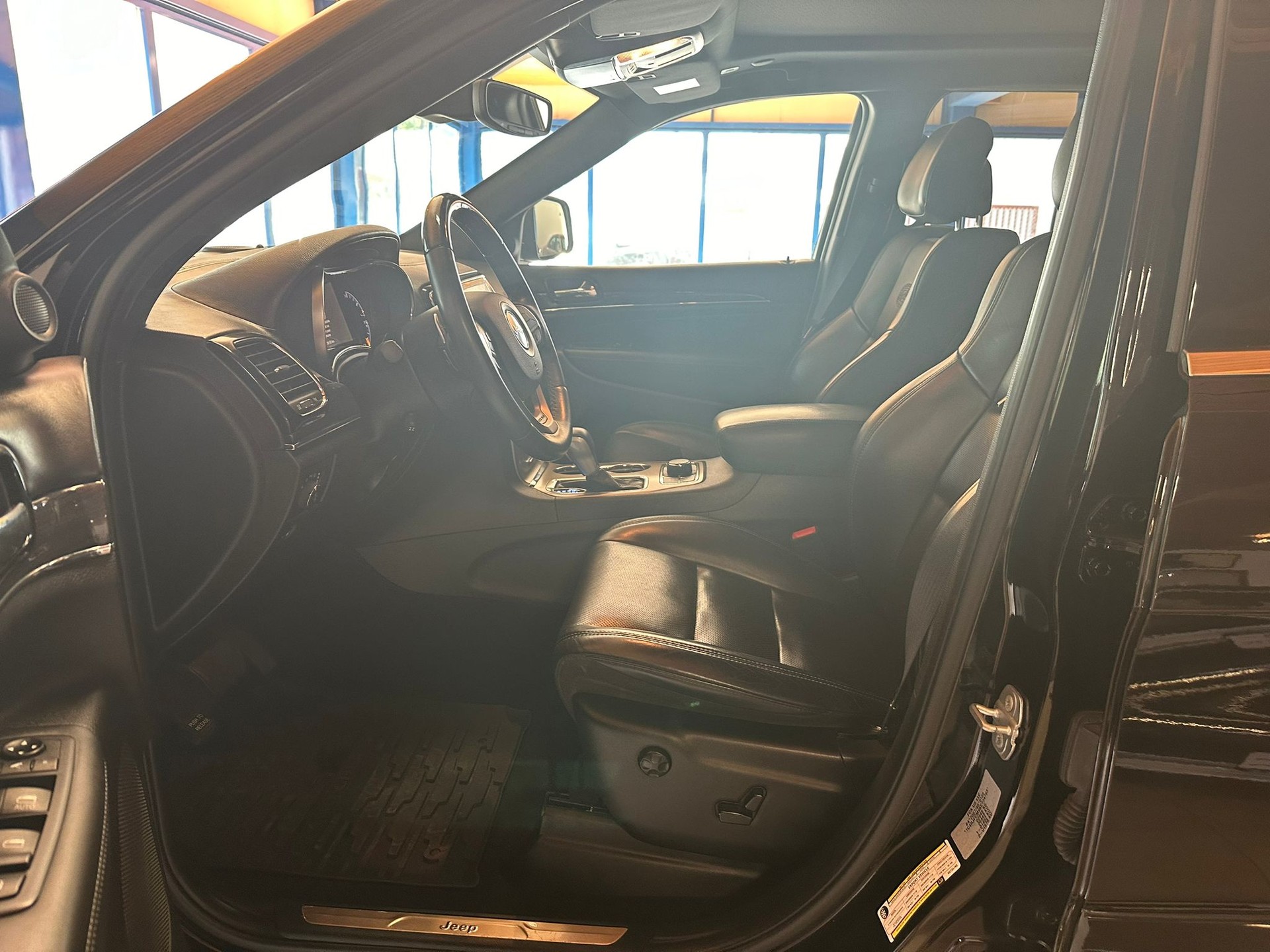 JEEP Grand Cherokee 3.0 CRD 250 Overland-image-11