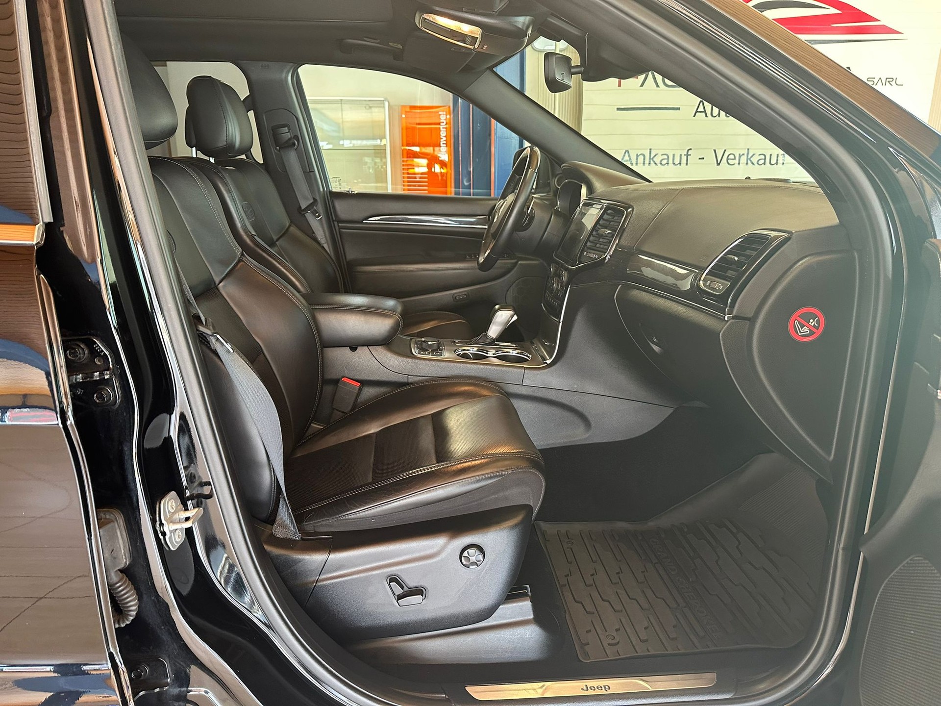 JEEP Grand Cherokee 3.0 CRD 250 Overland-image-13