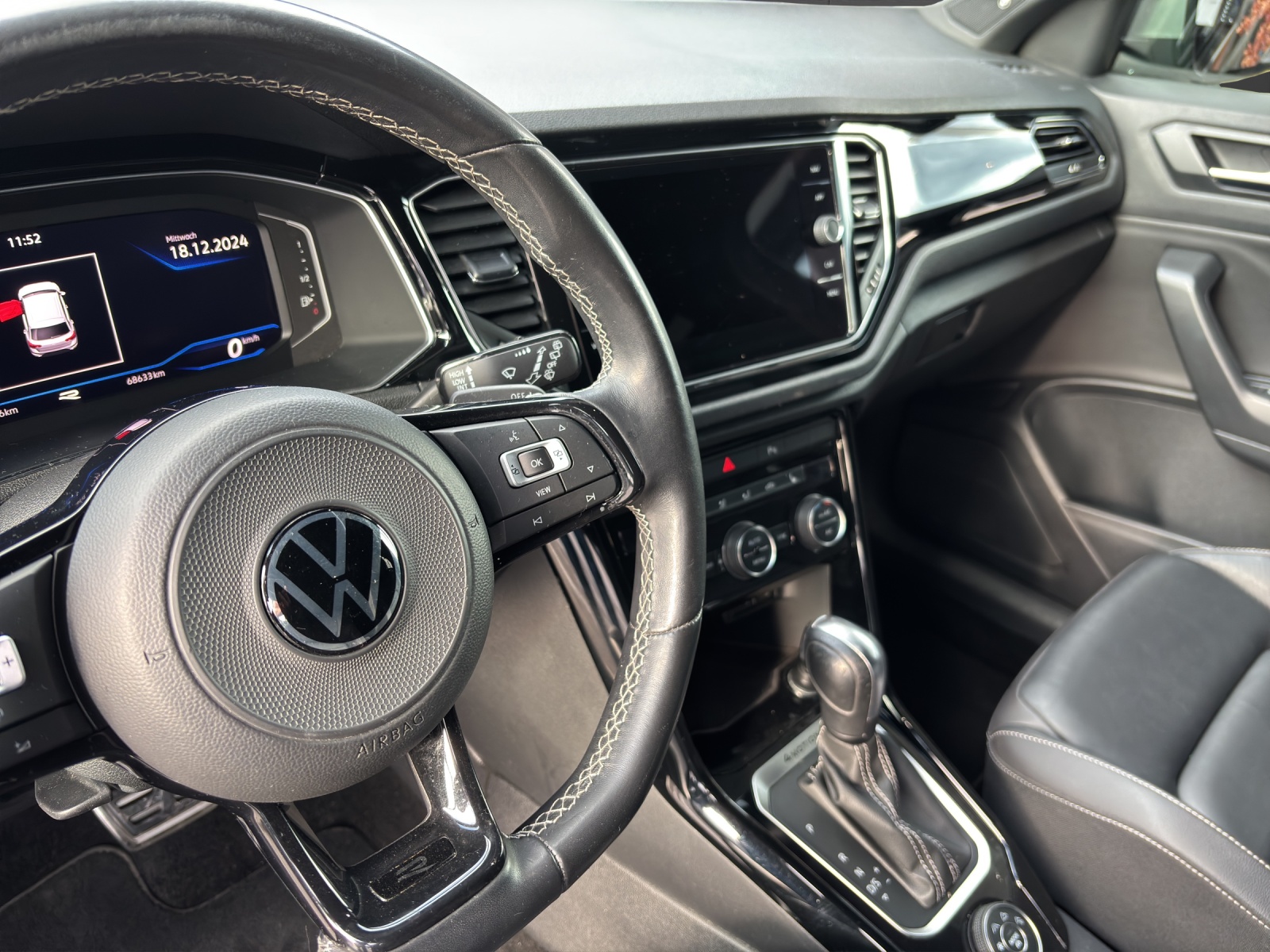 VW T-Roc 2.0 TSI R DSG 4Motion-image-4