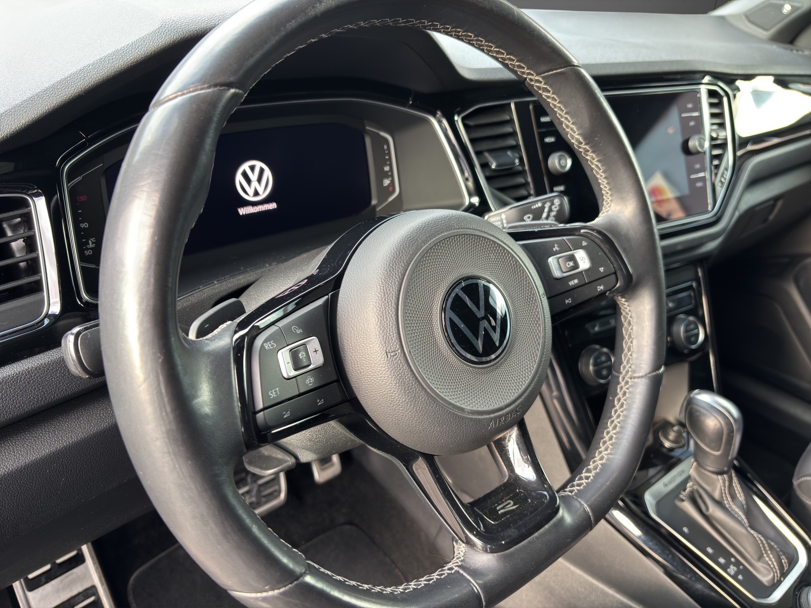 VW T-Roc 2.0 TSI R DSG 4Motion-image-3