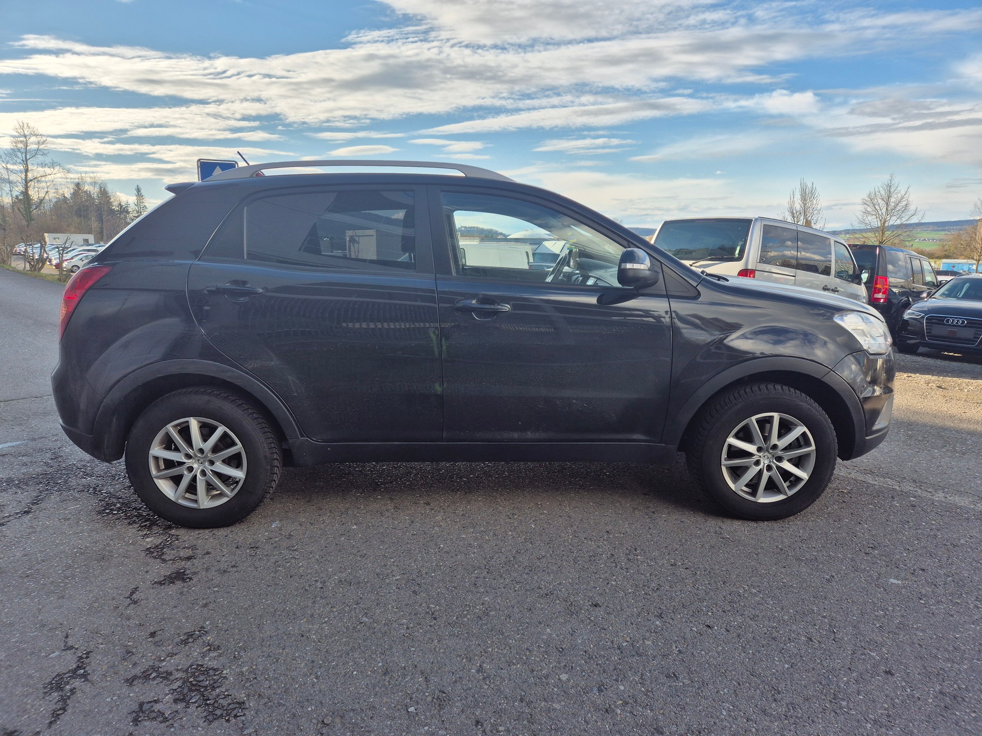 KGM-SsangYong Korando 2.0 e-XDI Sapphire 4WD Automatic-image-3