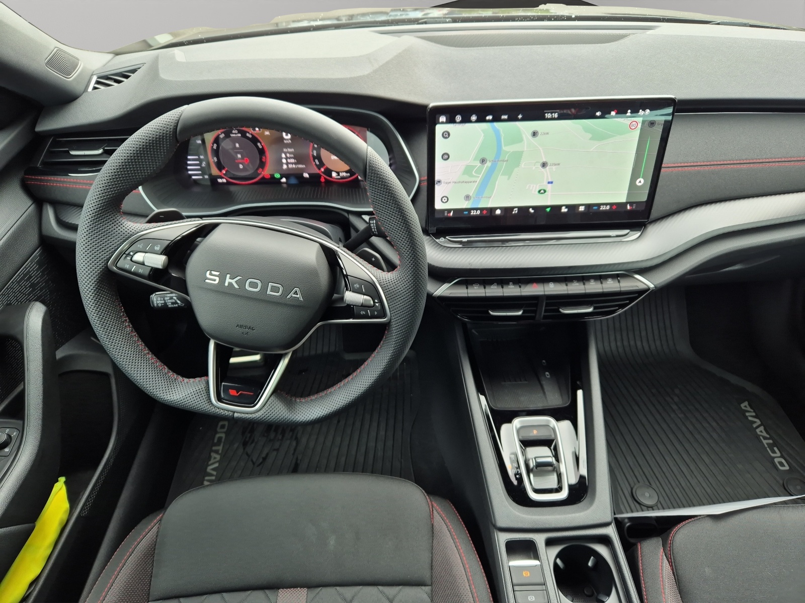 SKODA Octavia Combi 2.0 TSI DSG RS-image-6