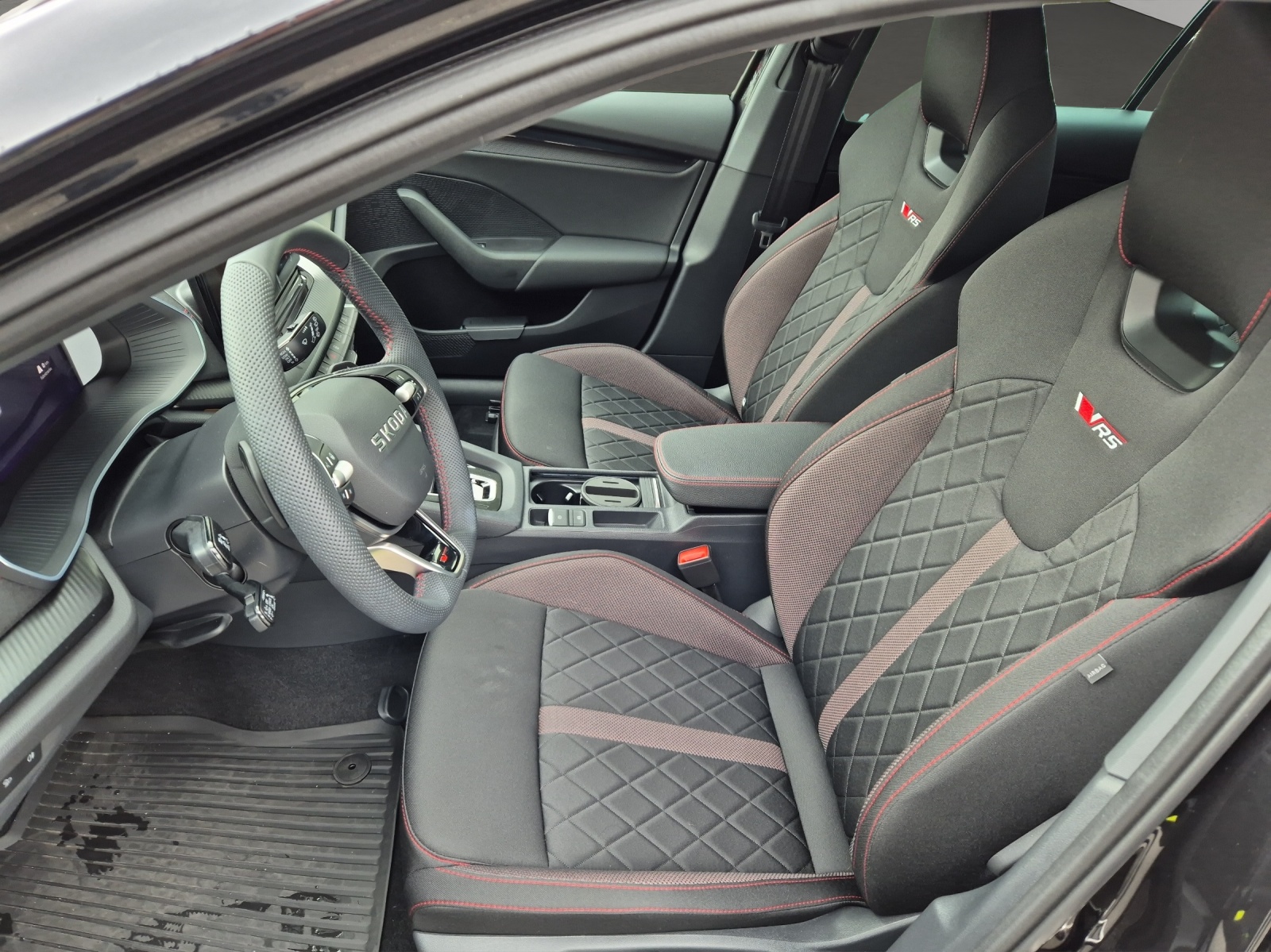 SKODA Octavia Combi 2.0 TSI DSG RS-image-5