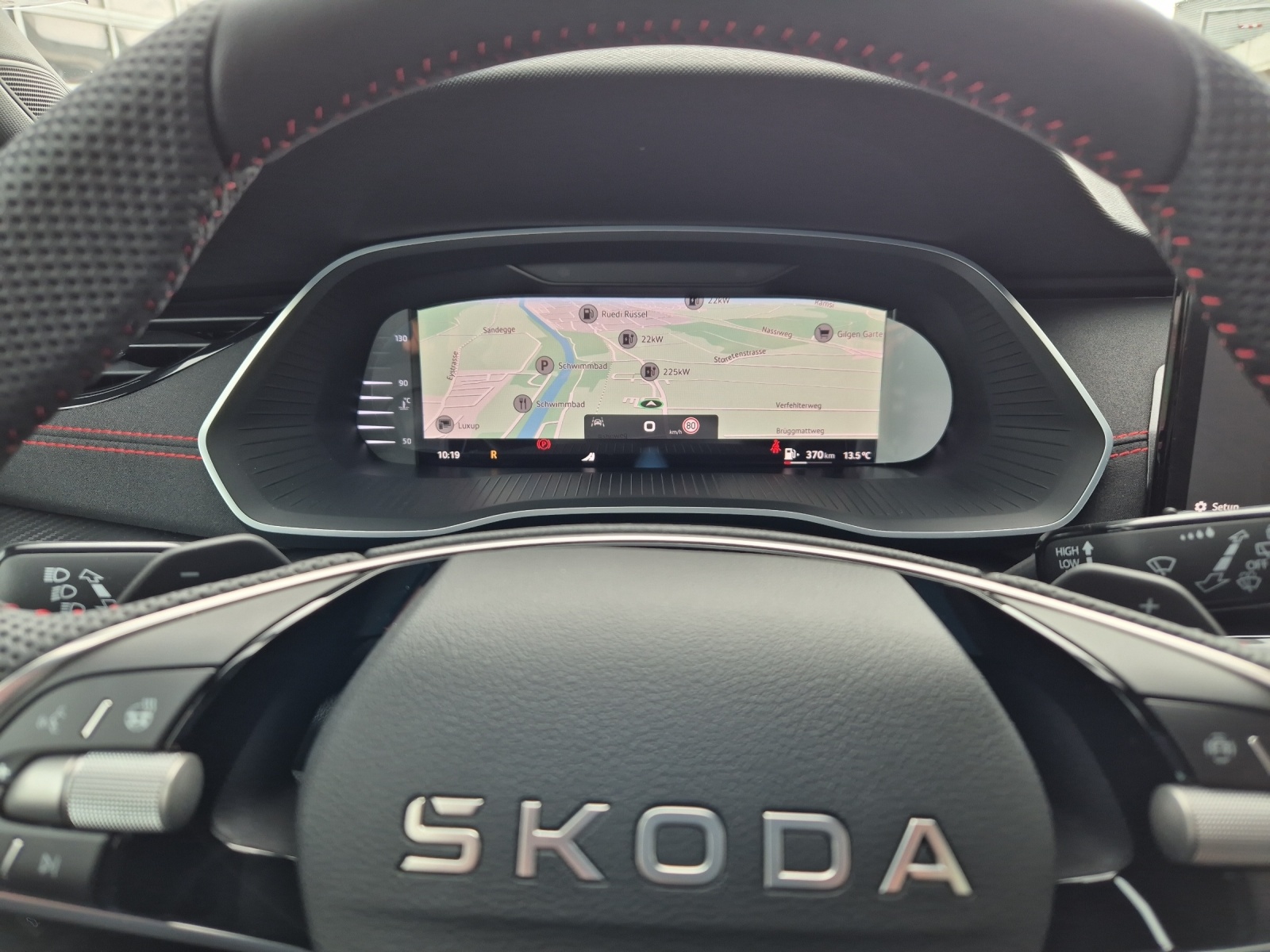 SKODA Octavia Combi 2.0 TSI DSG RS-image-11