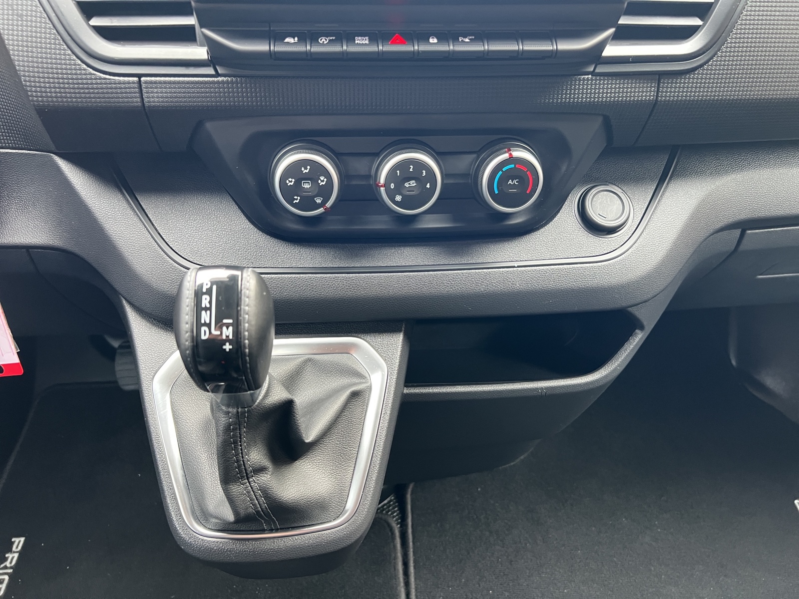 NISSAN Primastar dCi 170 3.0 L2H1 9 Pl. Tekna DCT-image-13