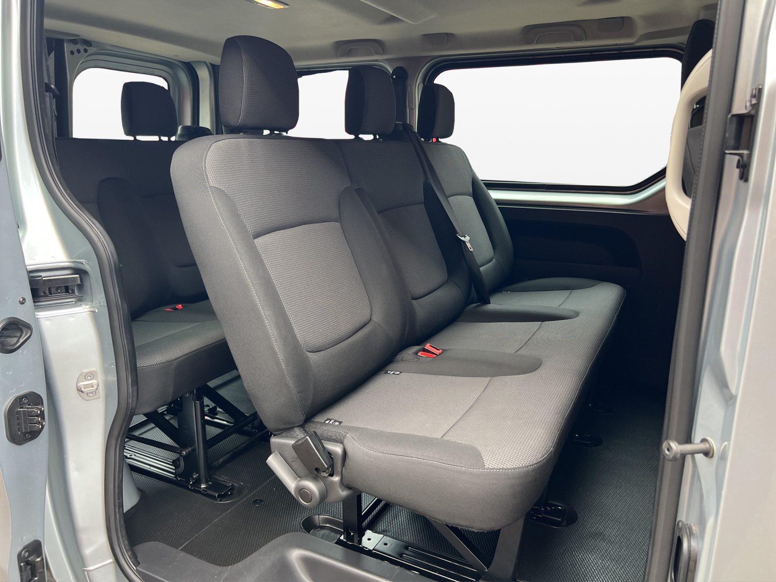 NISSAN Primastar dCi 170 3.0 L2H1 9 Pl. Tekna DCT-image-17
