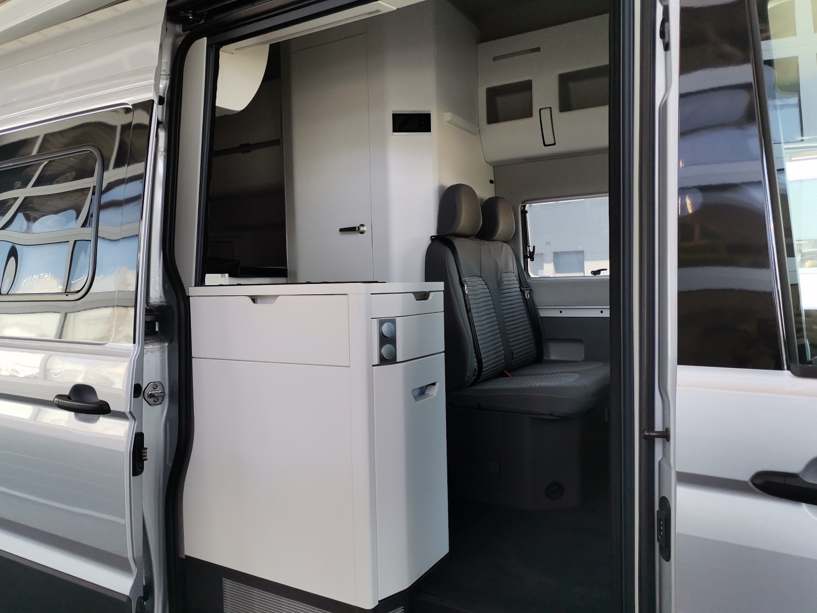 VW Grand California 2.0 BI-TDI 177-image-9