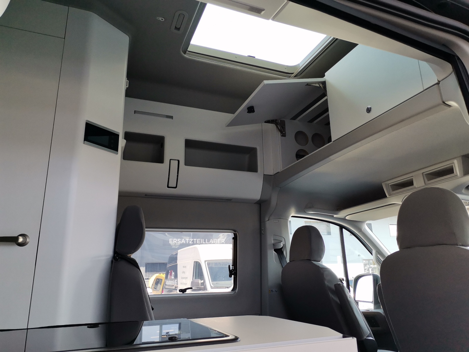 VW Grand California 2.0 BI-TDI 177-image-15